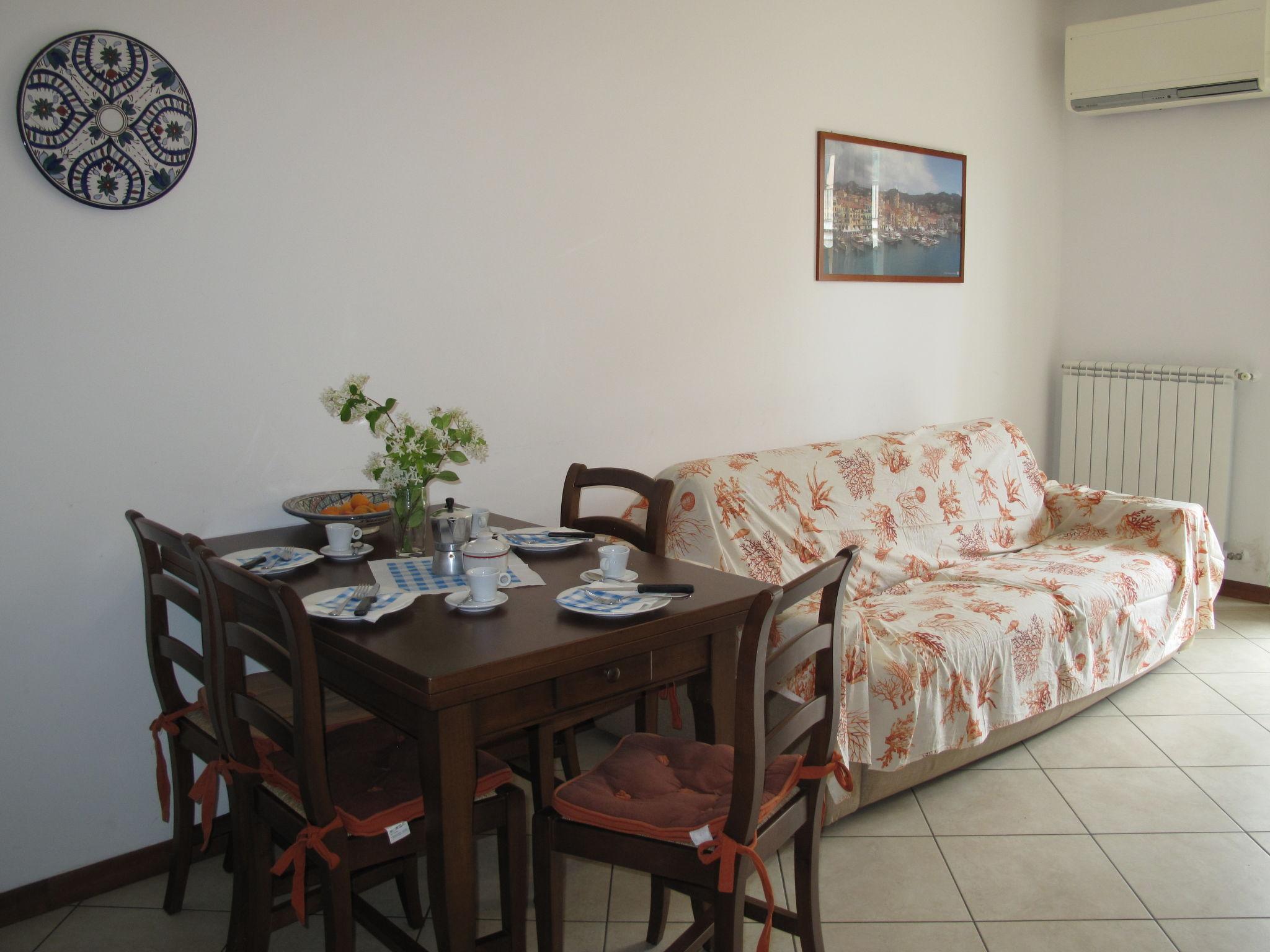 Photo 9 - 1 bedroom Apartment in Imperia with swimming pool and garden