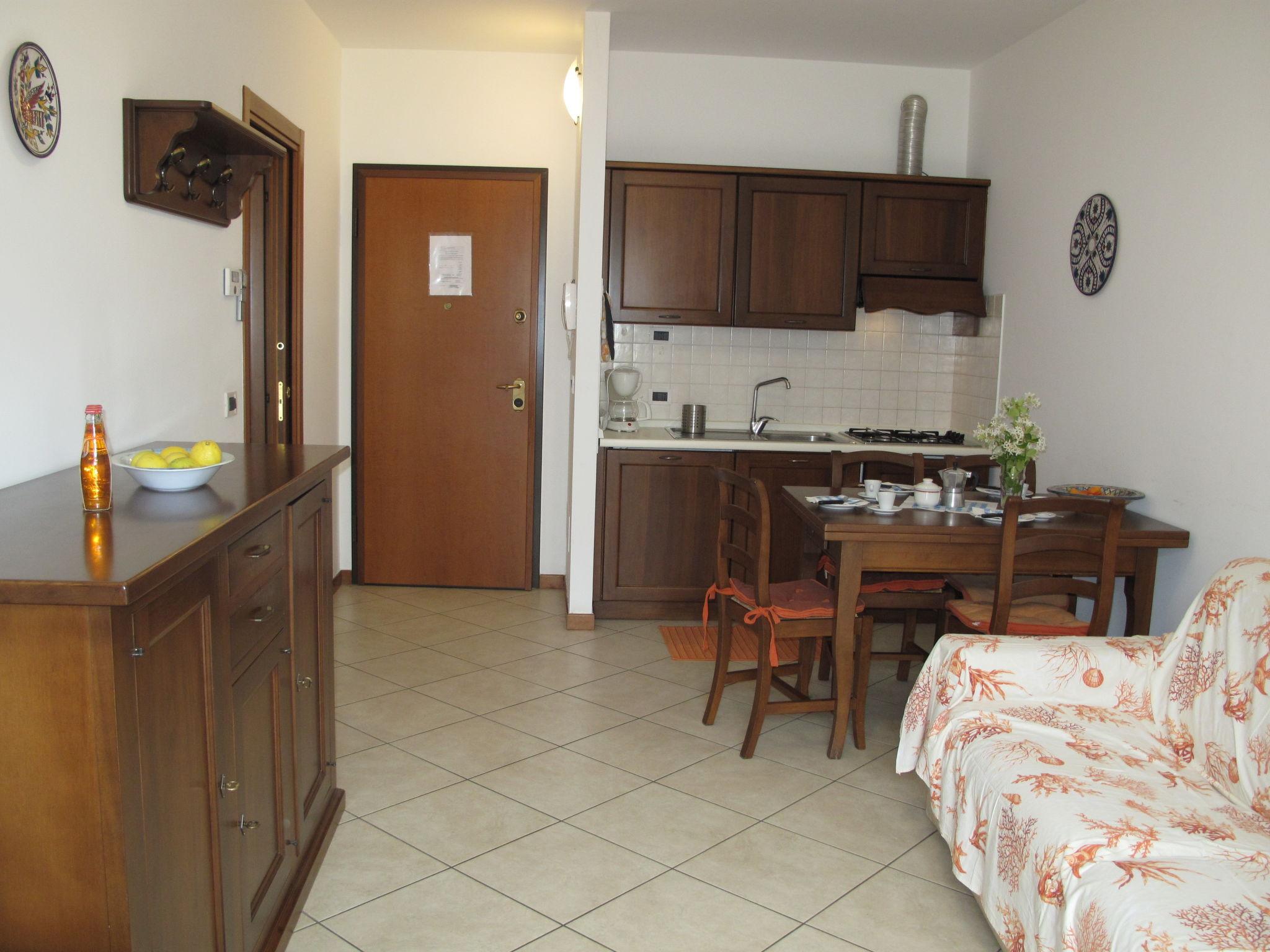 Photo 8 - 1 bedroom Apartment in Imperia with swimming pool and garden