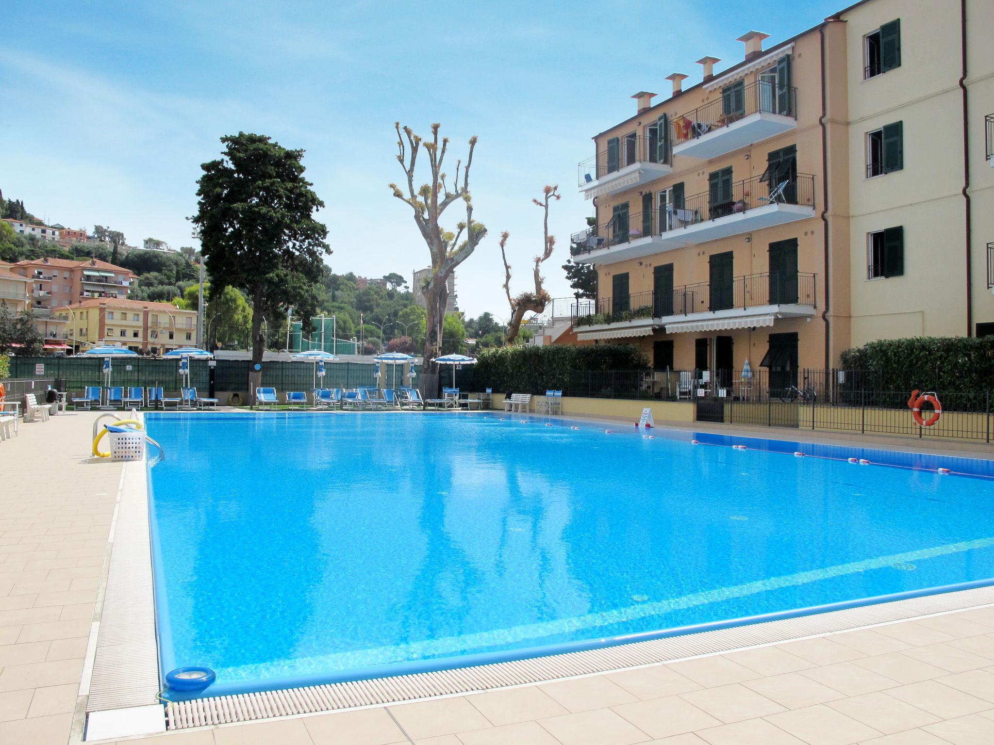 Photo 2 - 1 bedroom Apartment in Imperia with swimming pool and sea view