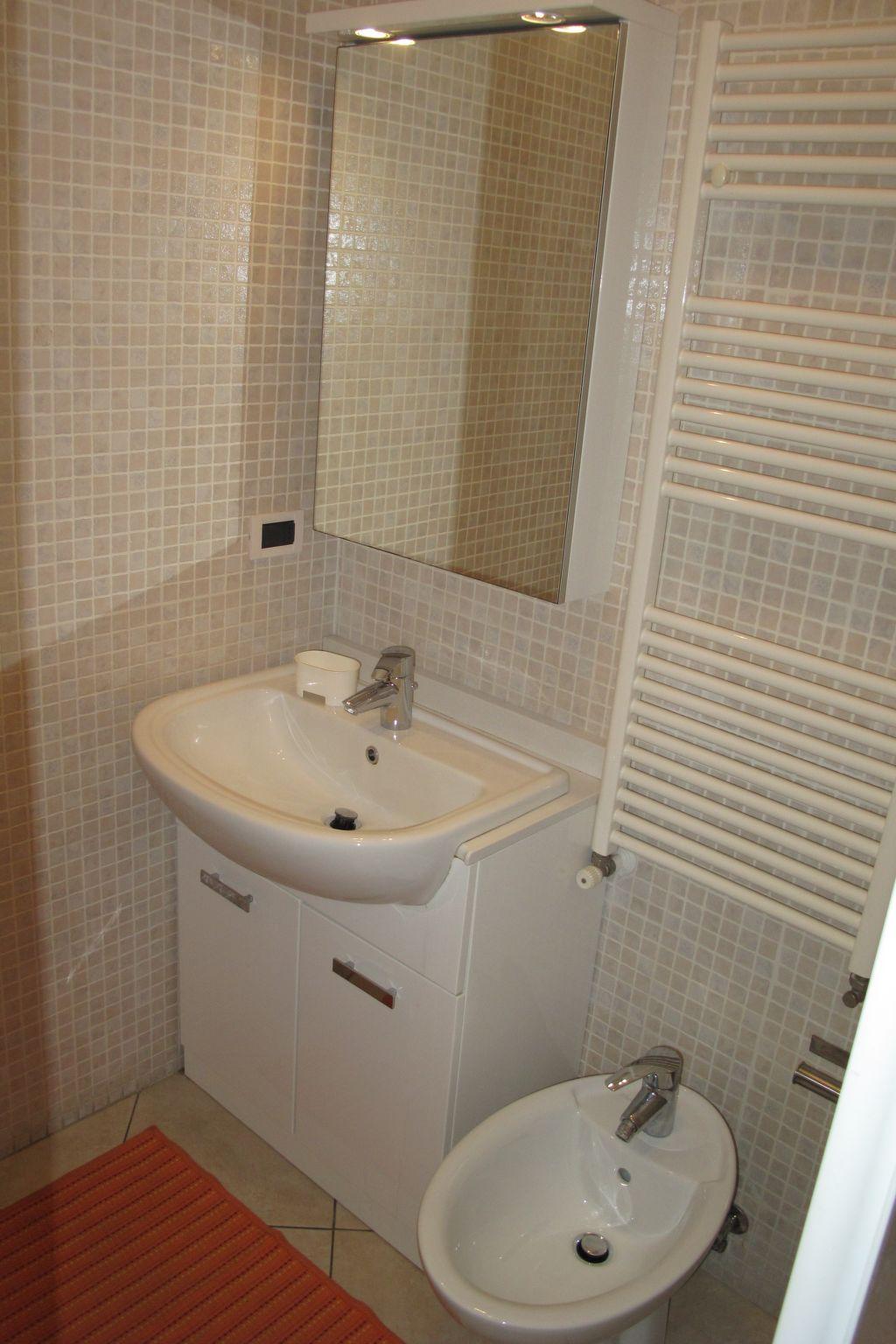 Foto 16 - Apartamento de 1 quarto em Imperia com piscina e jardim