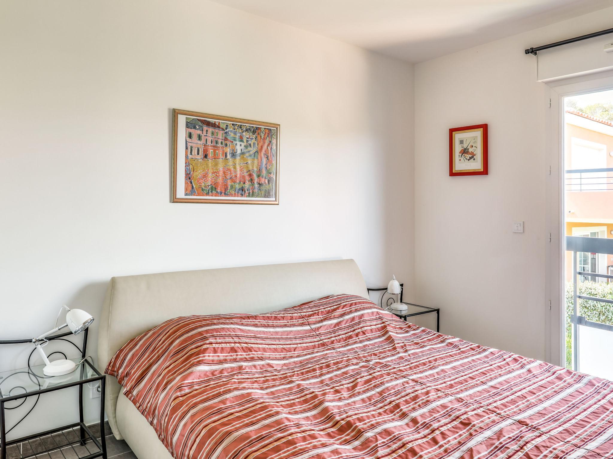 Foto 10 - Apartment mit 1 Schlafzimmer in Saint-Raphaël mit terrasse und blick aufs meer