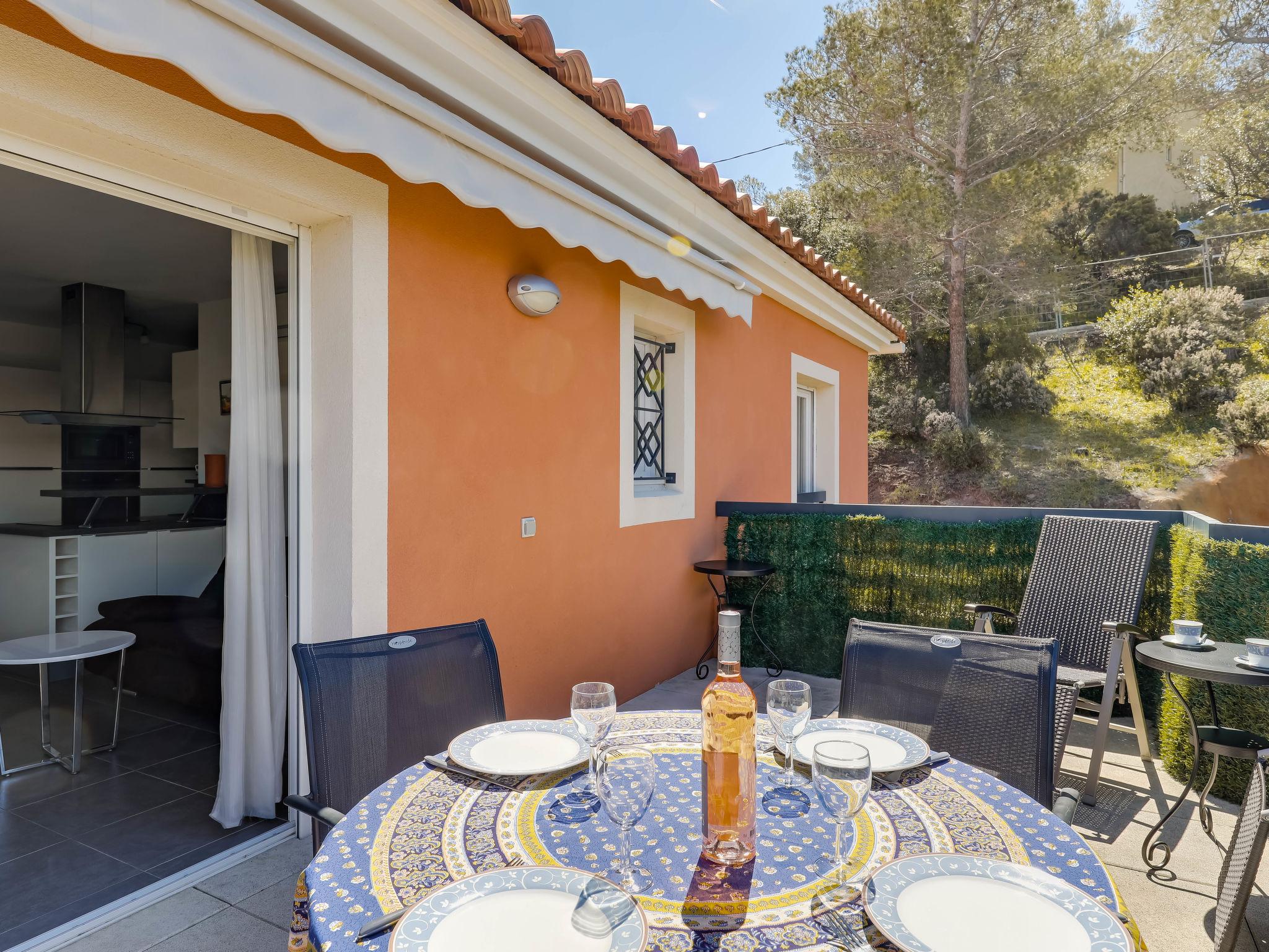 Foto 1 - Appartamento con 1 camera da letto a Saint-Raphaël con terrazza e vista mare