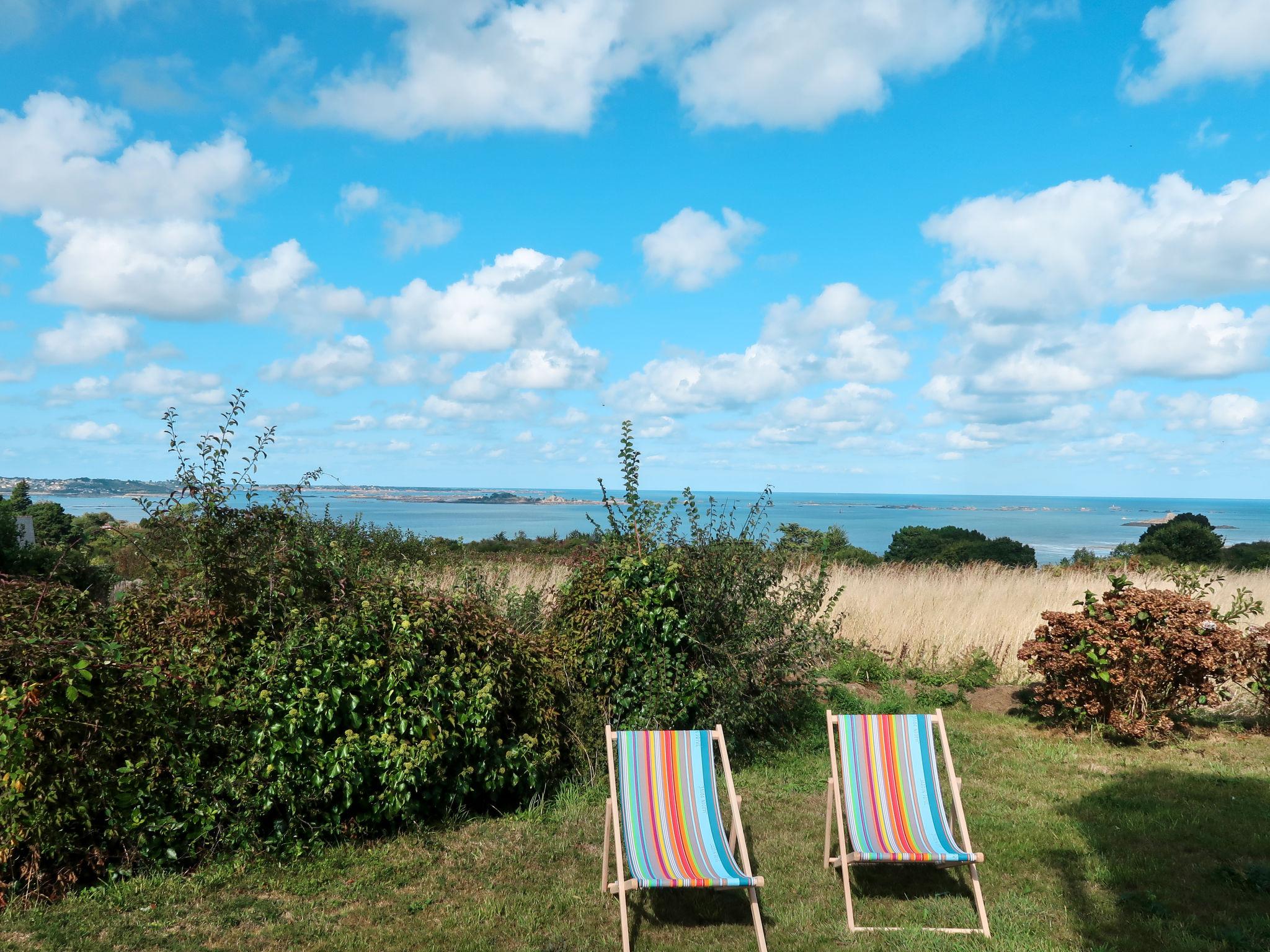 Photo 4 - Maison de 2 chambres à Plouézec avec jardin et vues à la mer