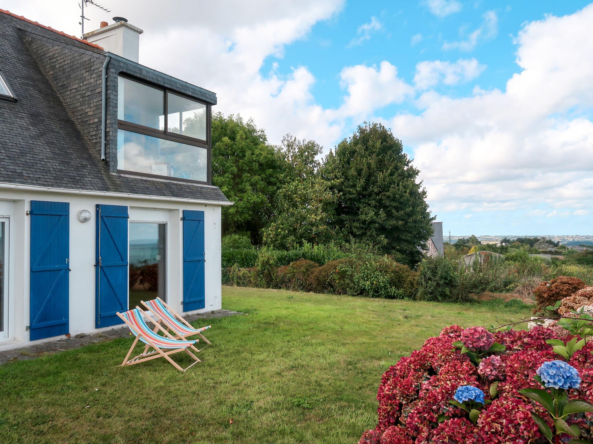 Photo 1 - Maison de 2 chambres à Plouézec avec jardin et vues à la mer