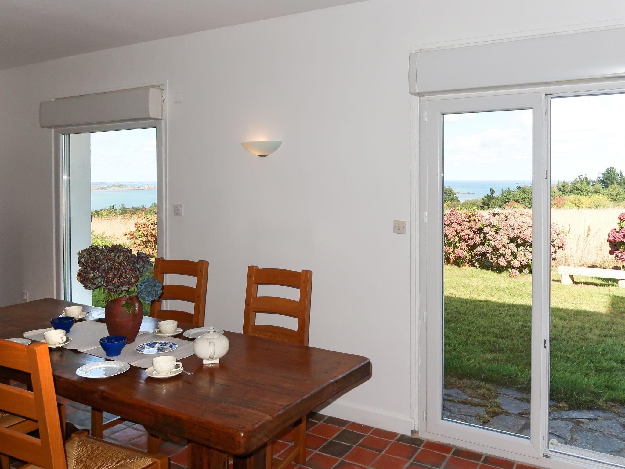 Photo 6 - 2 bedroom House in Plouézec with garden and sea view