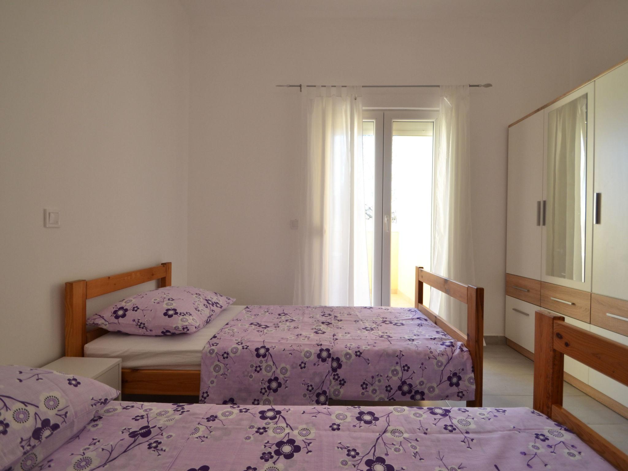 Foto 8 - Apartamento de 2 habitaciones en Jasenice con terraza y vistas al mar