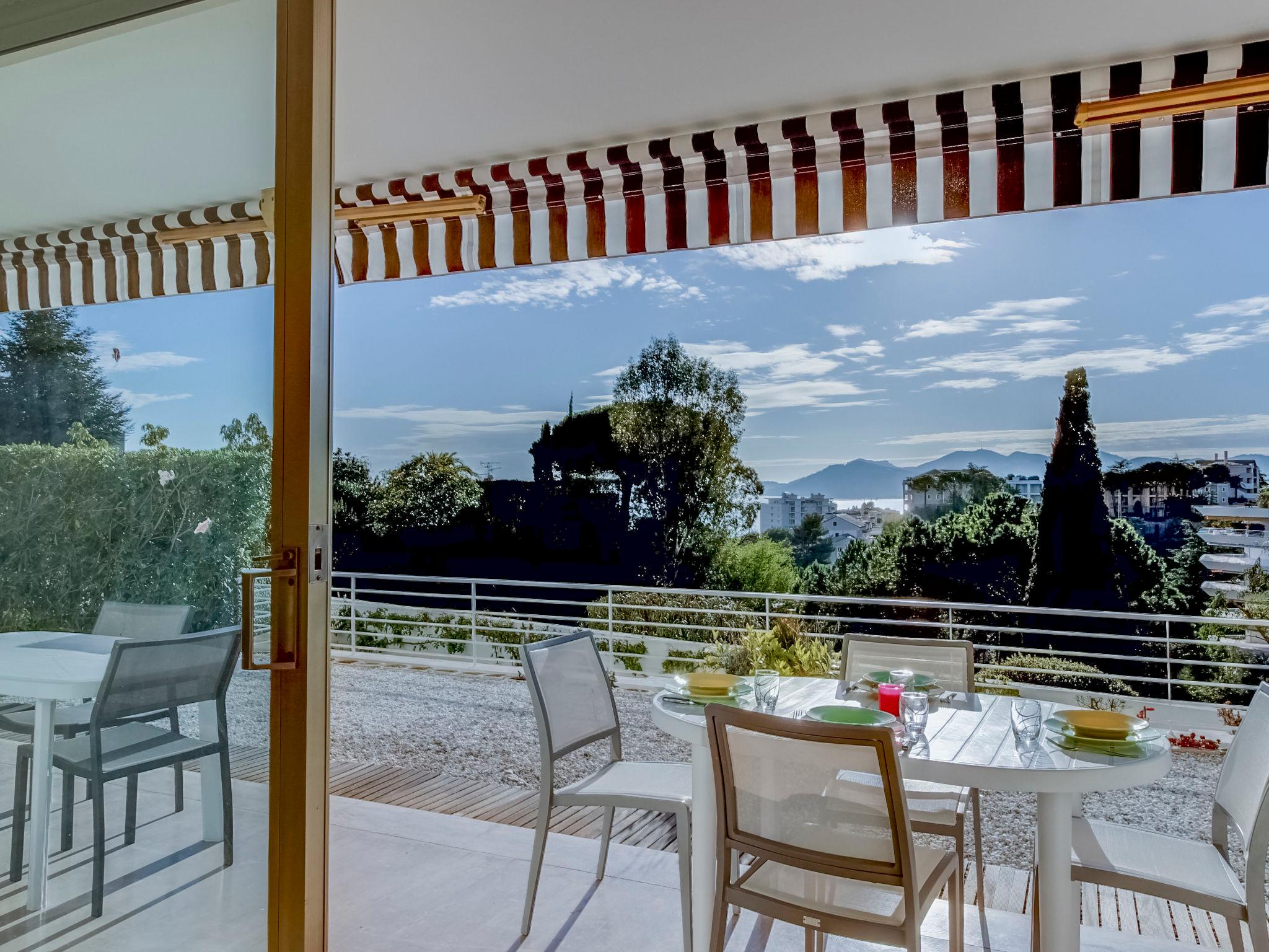 Foto 4 - Apartamento de 2 habitaciones en Cannes con piscina y vistas al mar