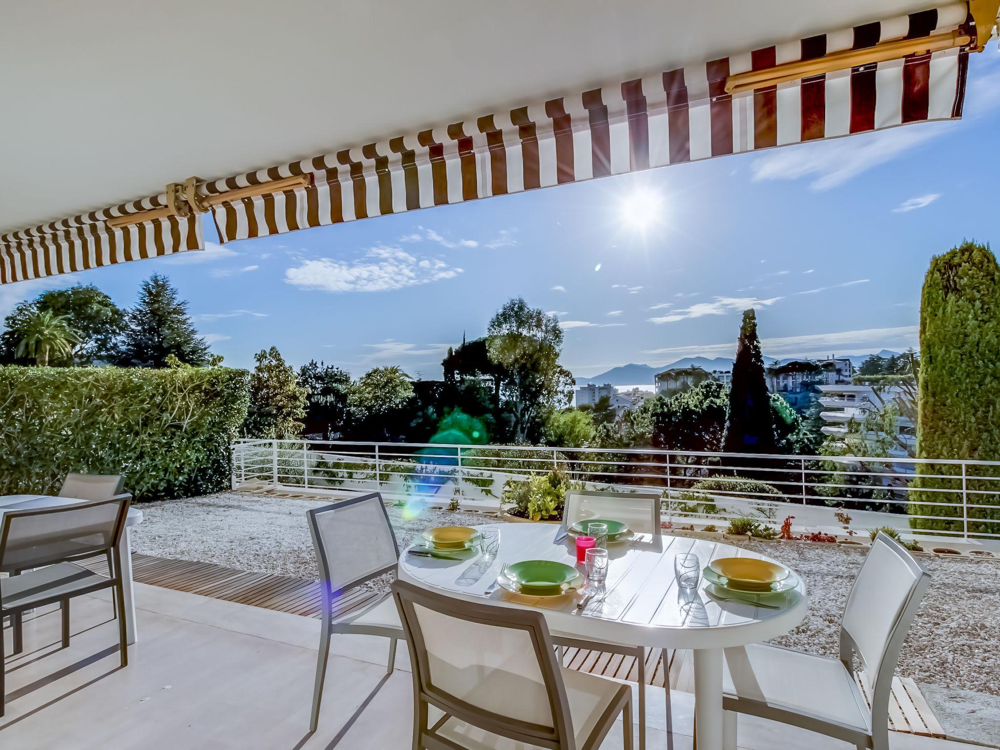 Photo 3 - Appartement de 2 chambres à Cannes avec piscine et vues à la mer