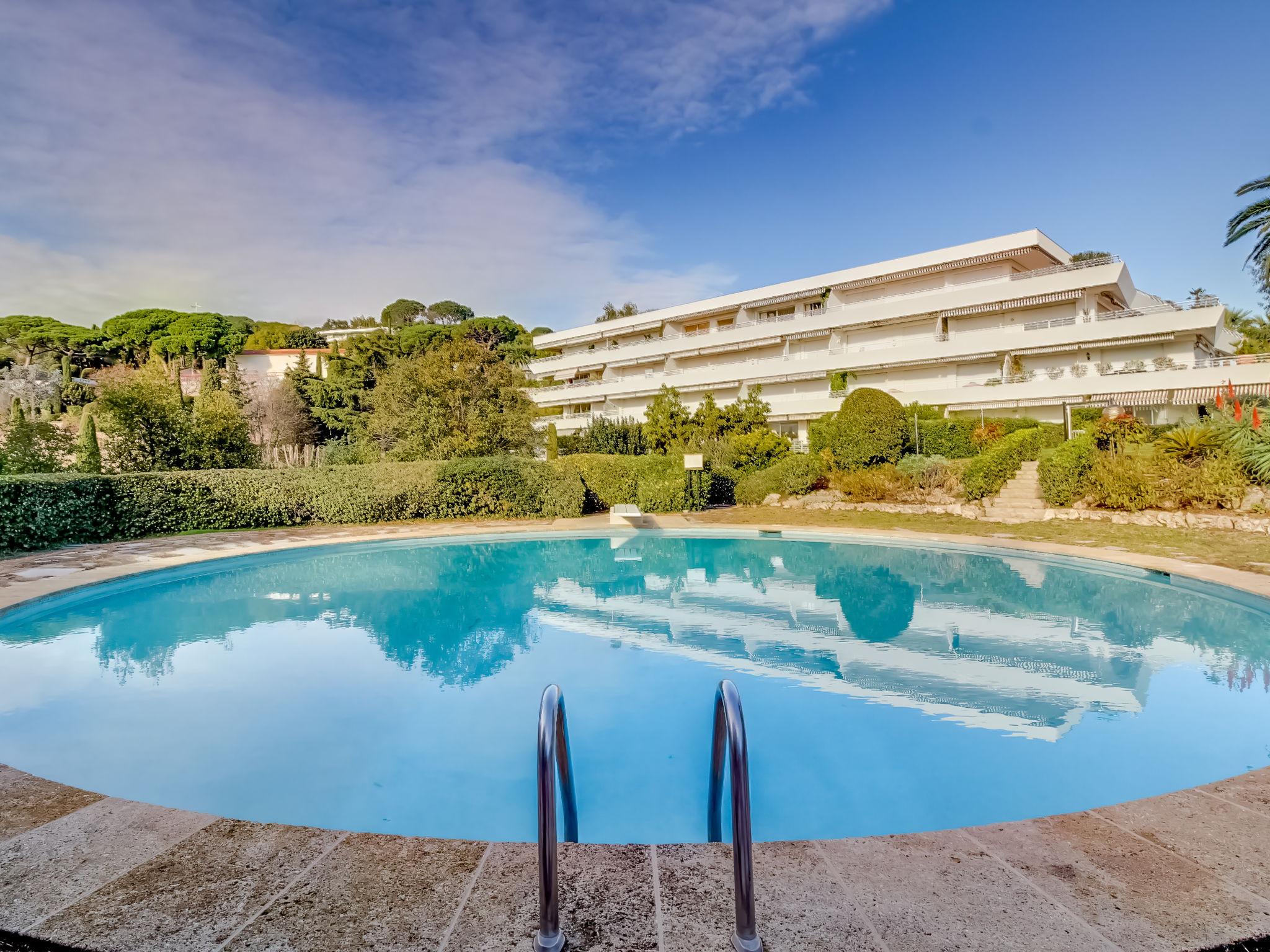 Photo 2 - Appartement de 2 chambres à Cannes avec piscine et vues à la mer