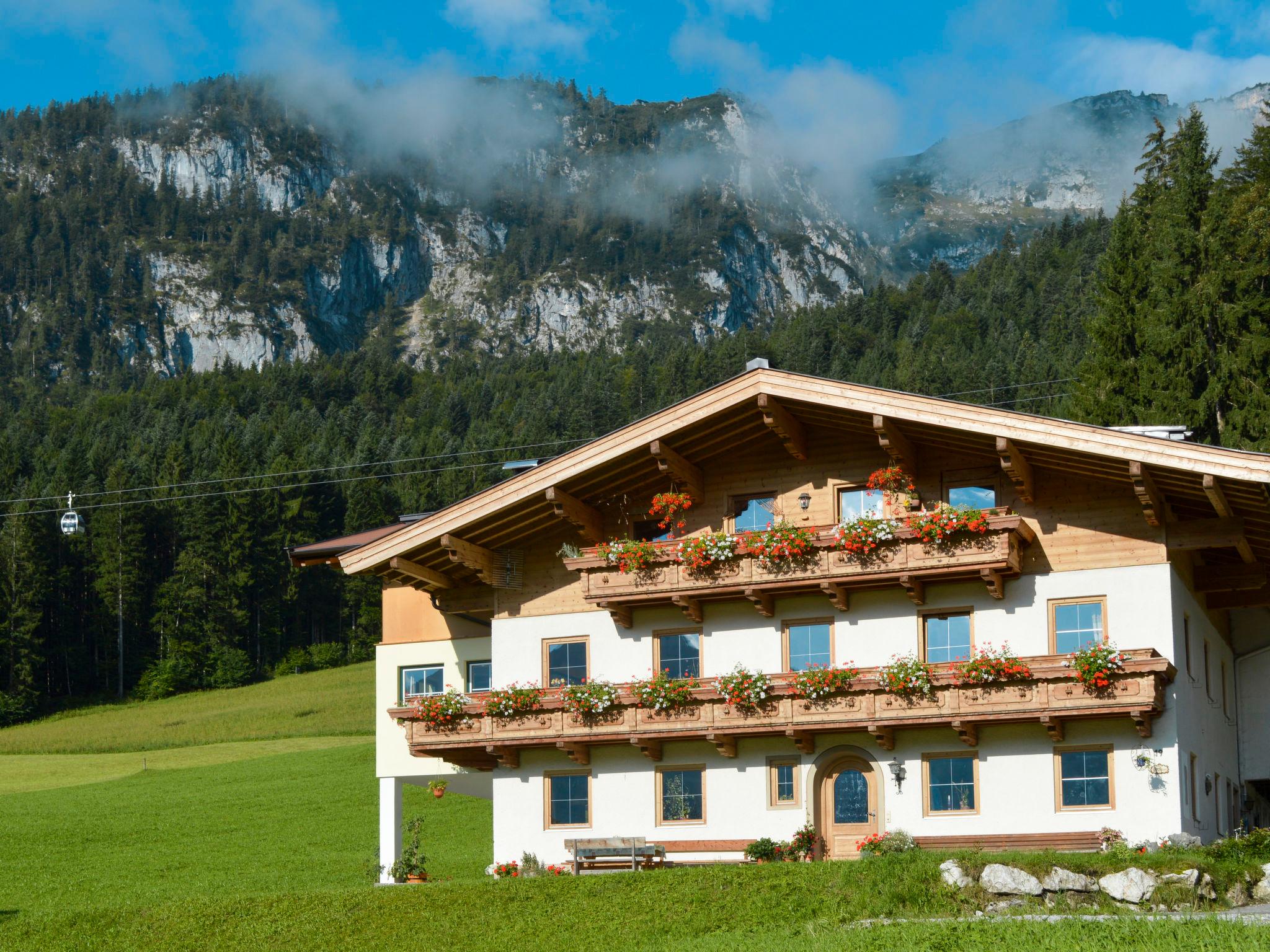 Foto 1 - Appartamento con 4 camere da letto a Lofer con terrazza e vista sulle montagne