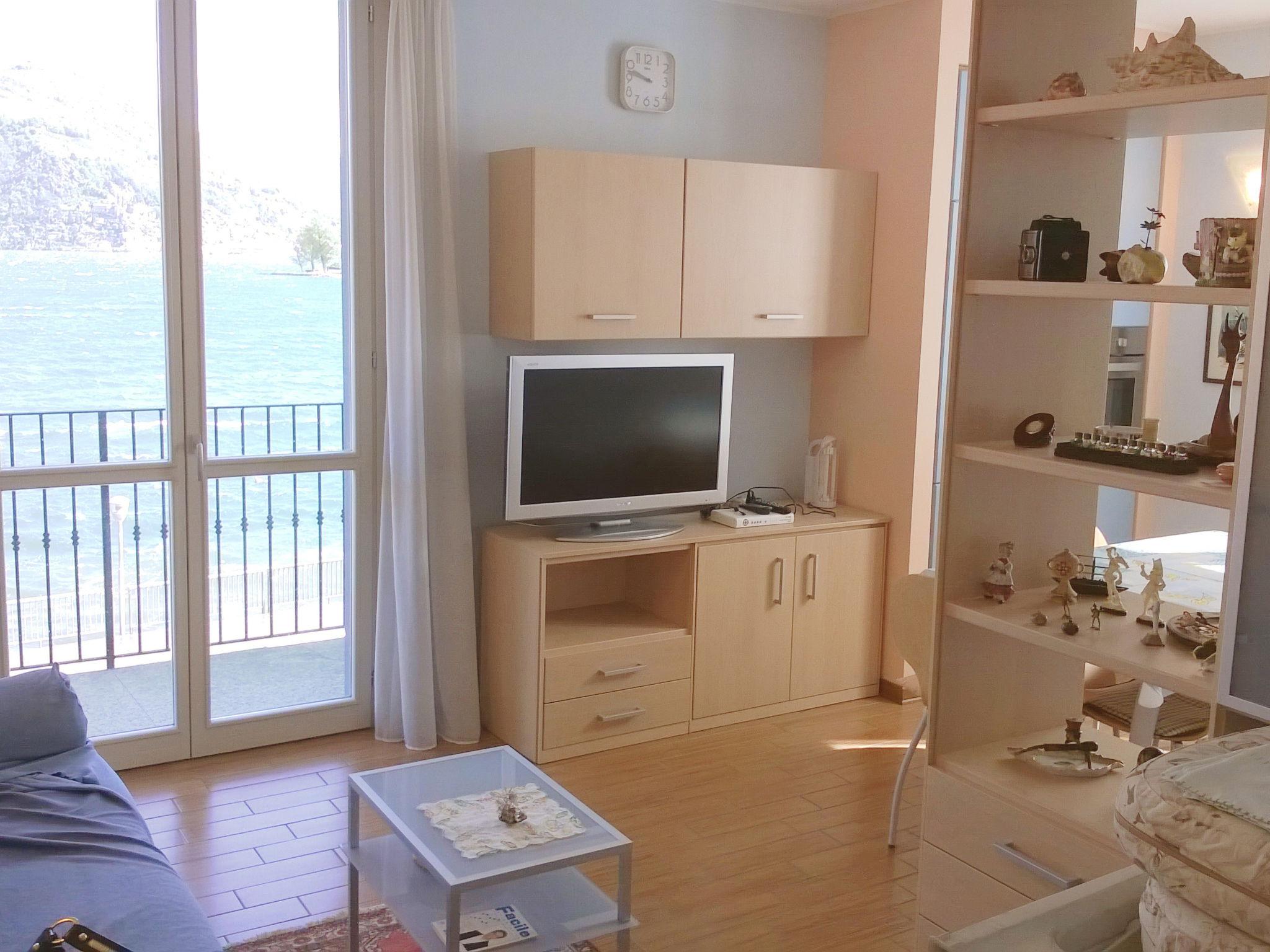 Foto 8 - Apartment mit 2 Schlafzimmern in Porto Ceresio mit blick auf die berge