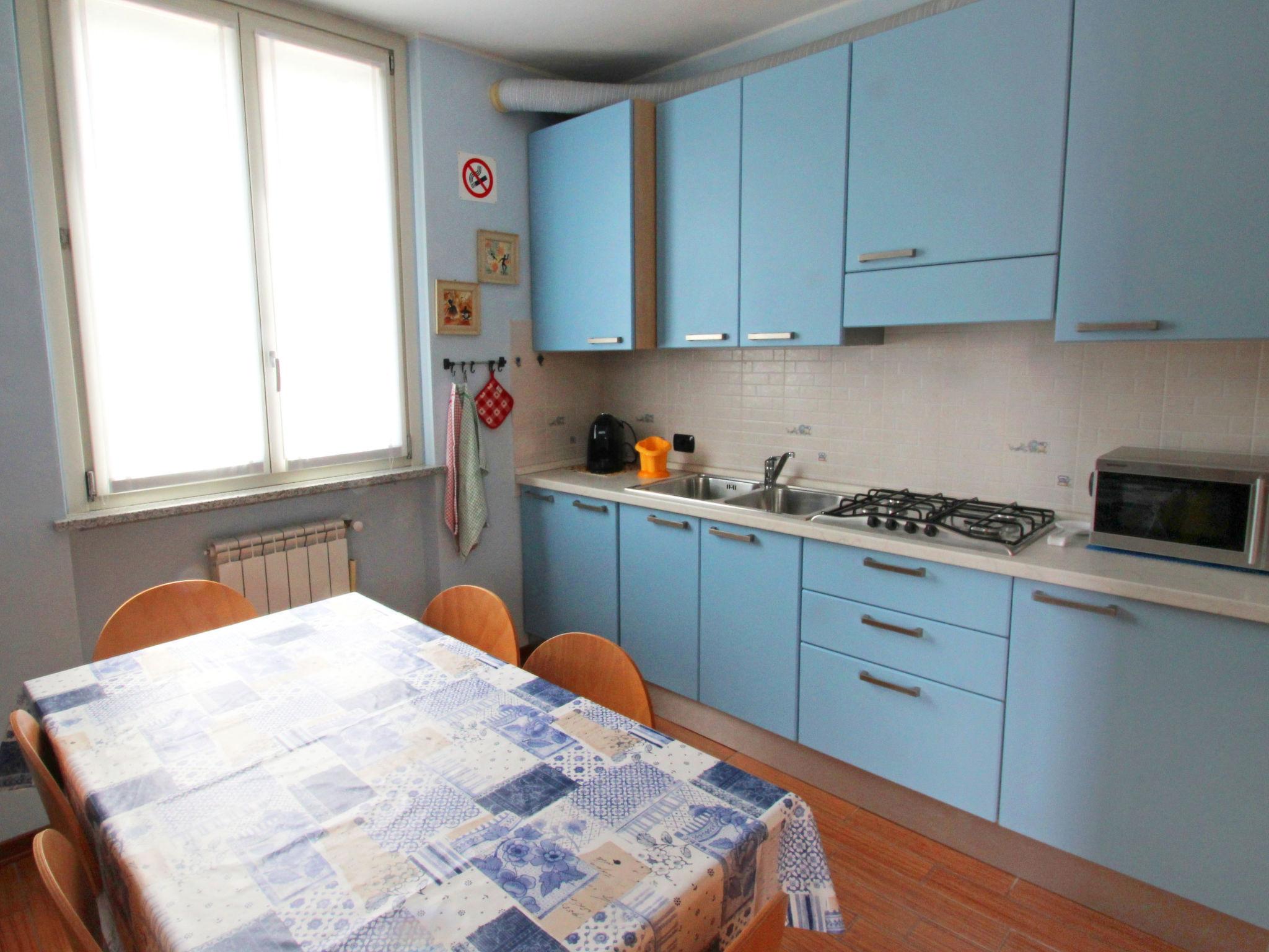 Foto 12 - Apartamento de 2 habitaciones en Porto Ceresio con vistas a la montaña