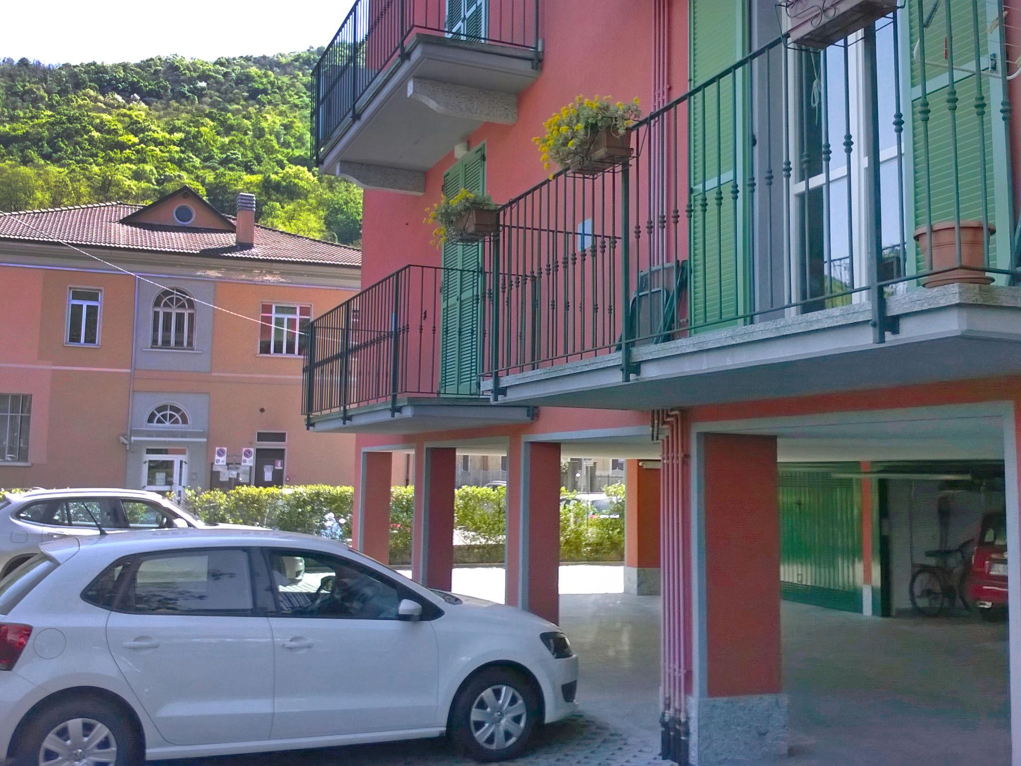 Photo 25 - Appartement de 2 chambres à Porto Ceresio avec vues sur la montagne