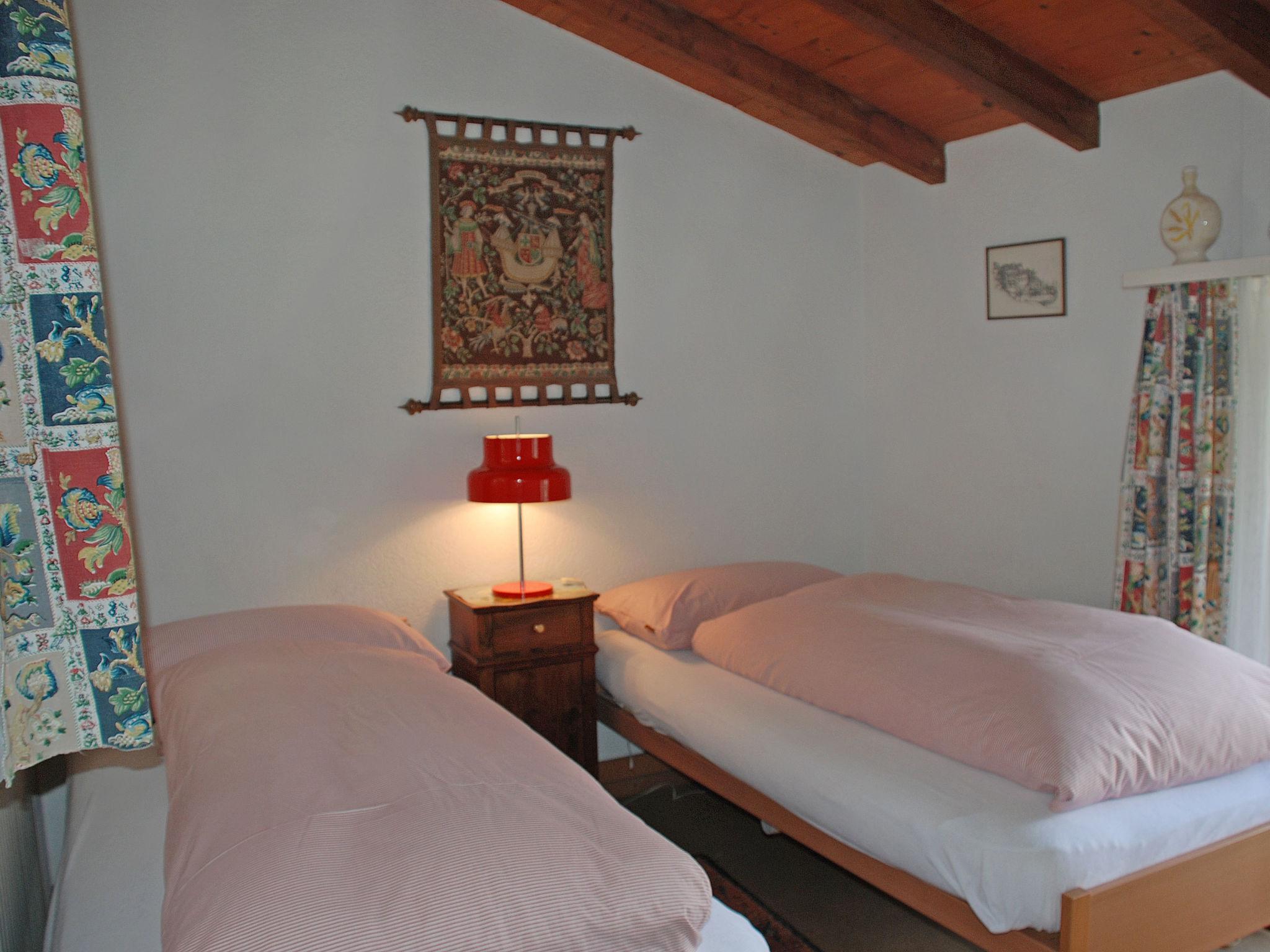 Foto 2 - Appartamento con 2 camere da letto a Locarno con vista sulle montagne