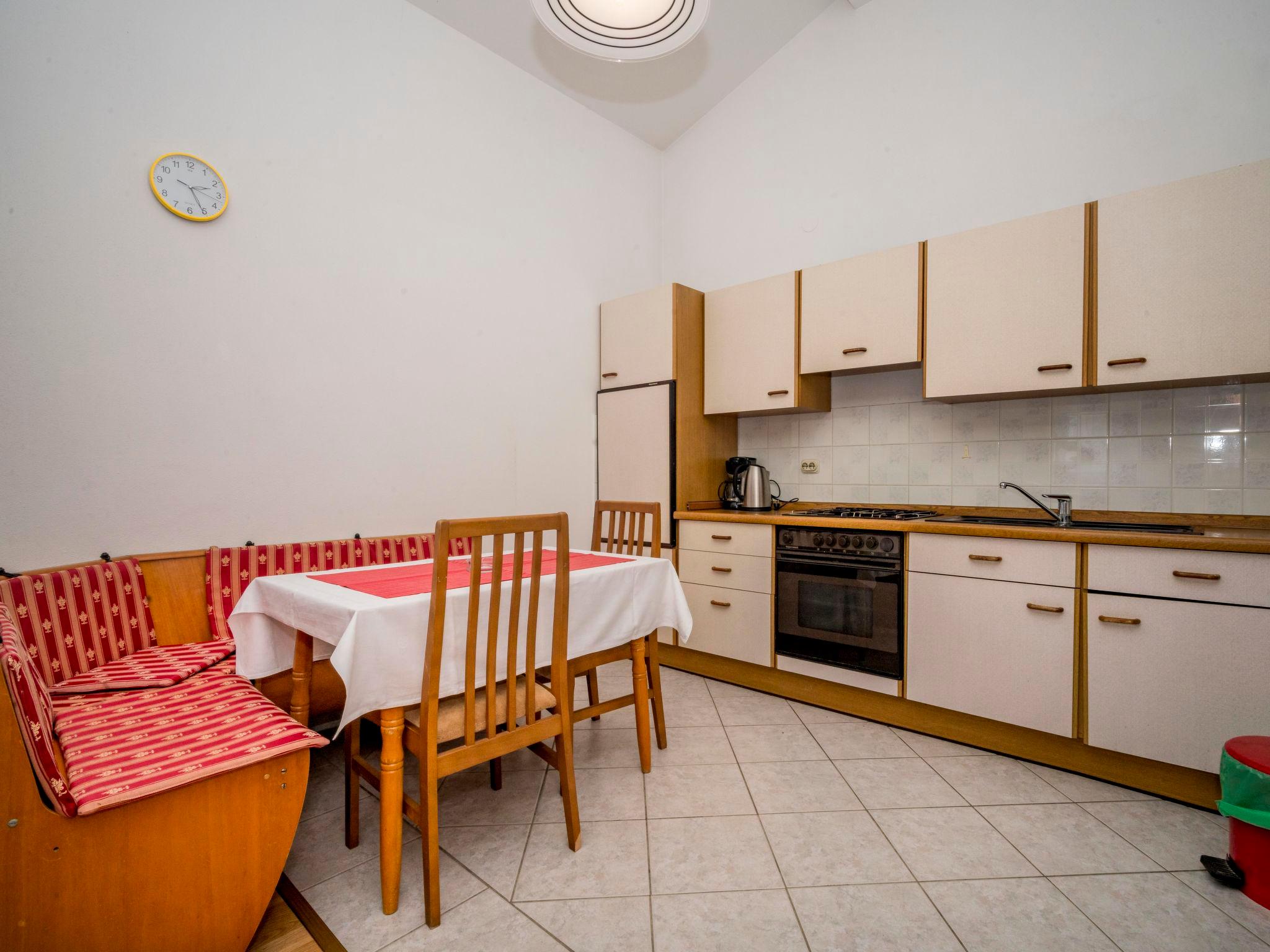 Photo 3 - 1 bedroom Apartment in Medulin with swimming pool and garden