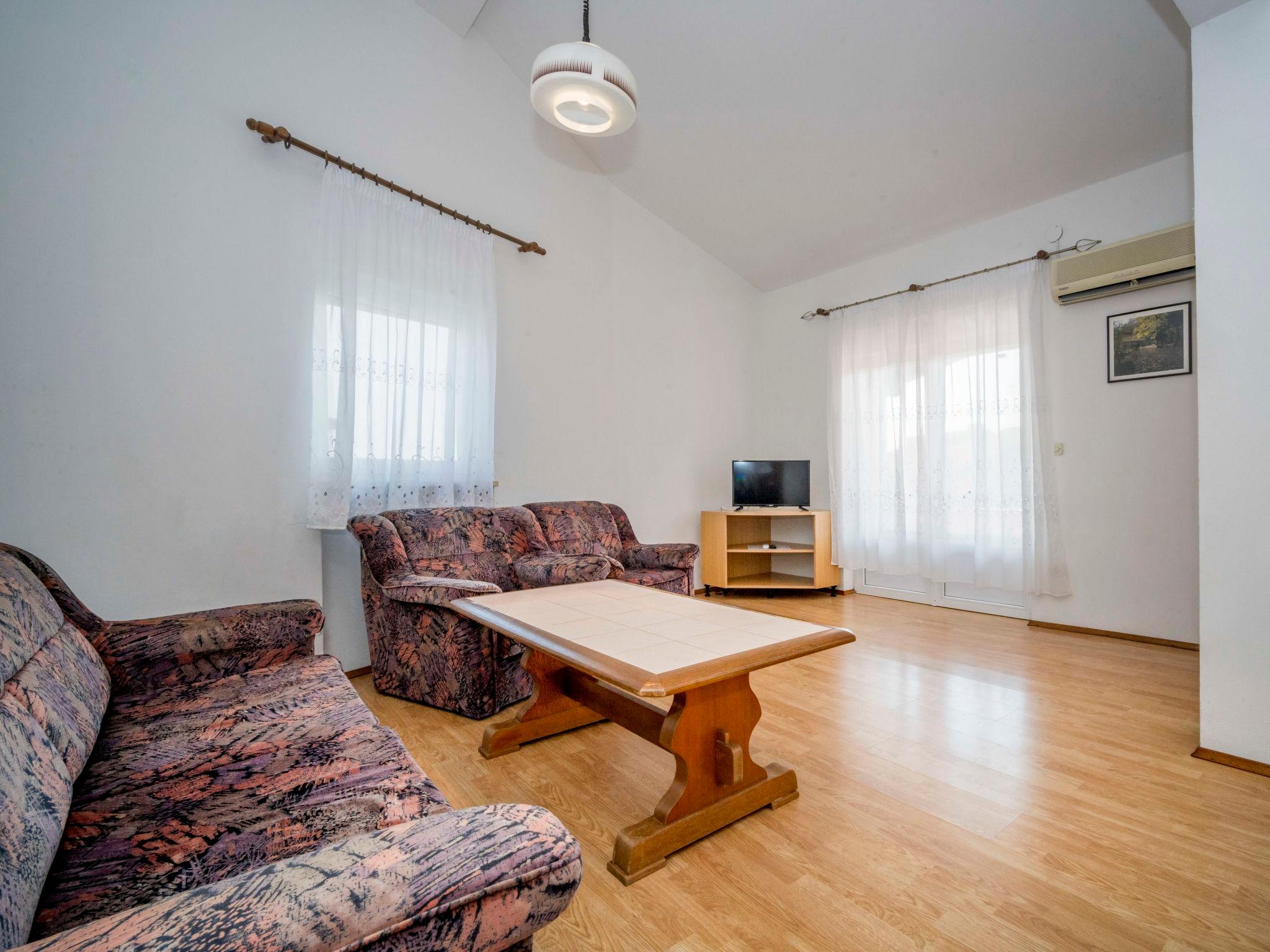 Photo 4 - 1 bedroom Apartment in Medulin with swimming pool and garden