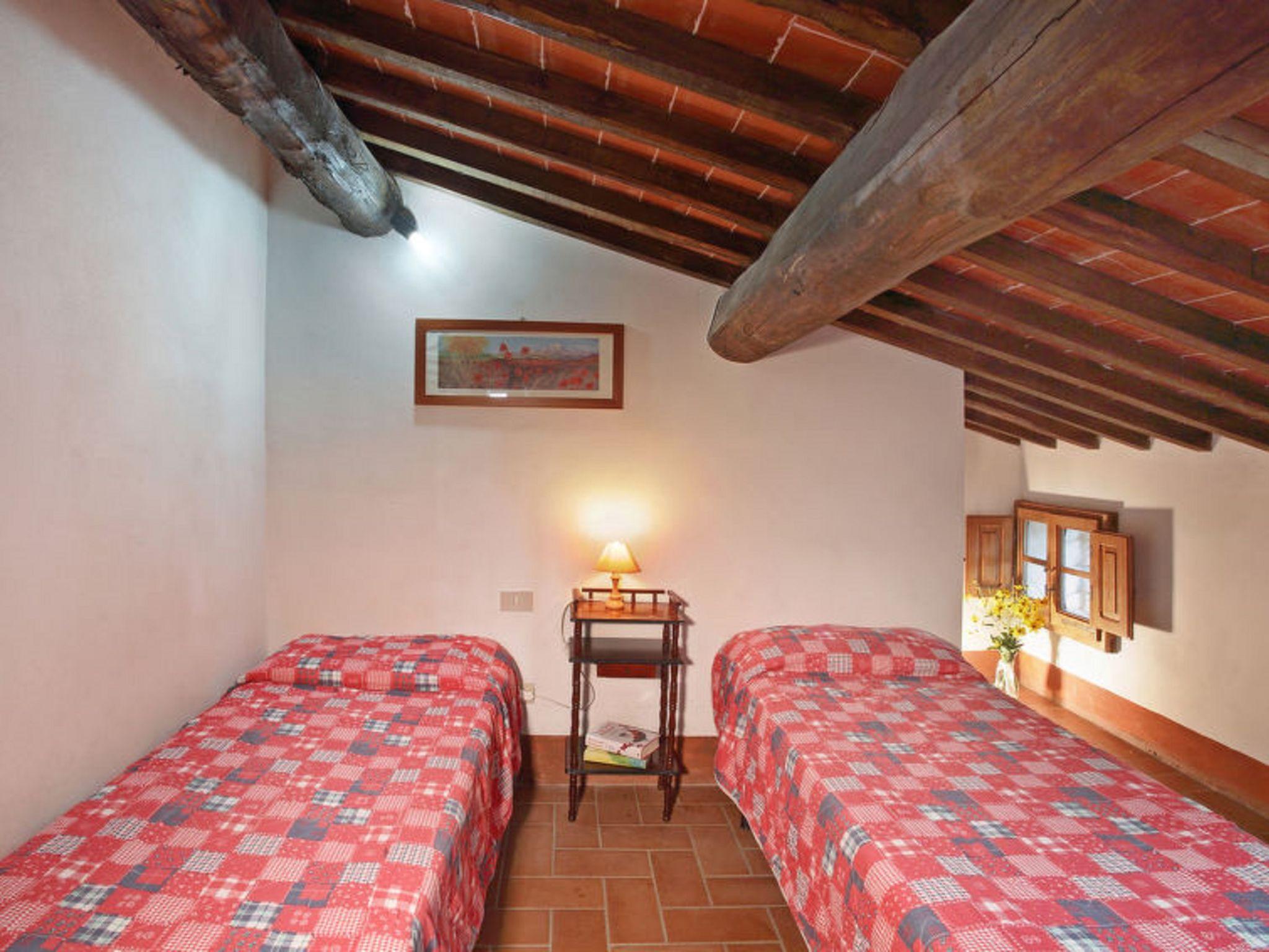 Photo 16 - 7 bedroom Apartment in Gaiole in Chianti with swimming pool and garden