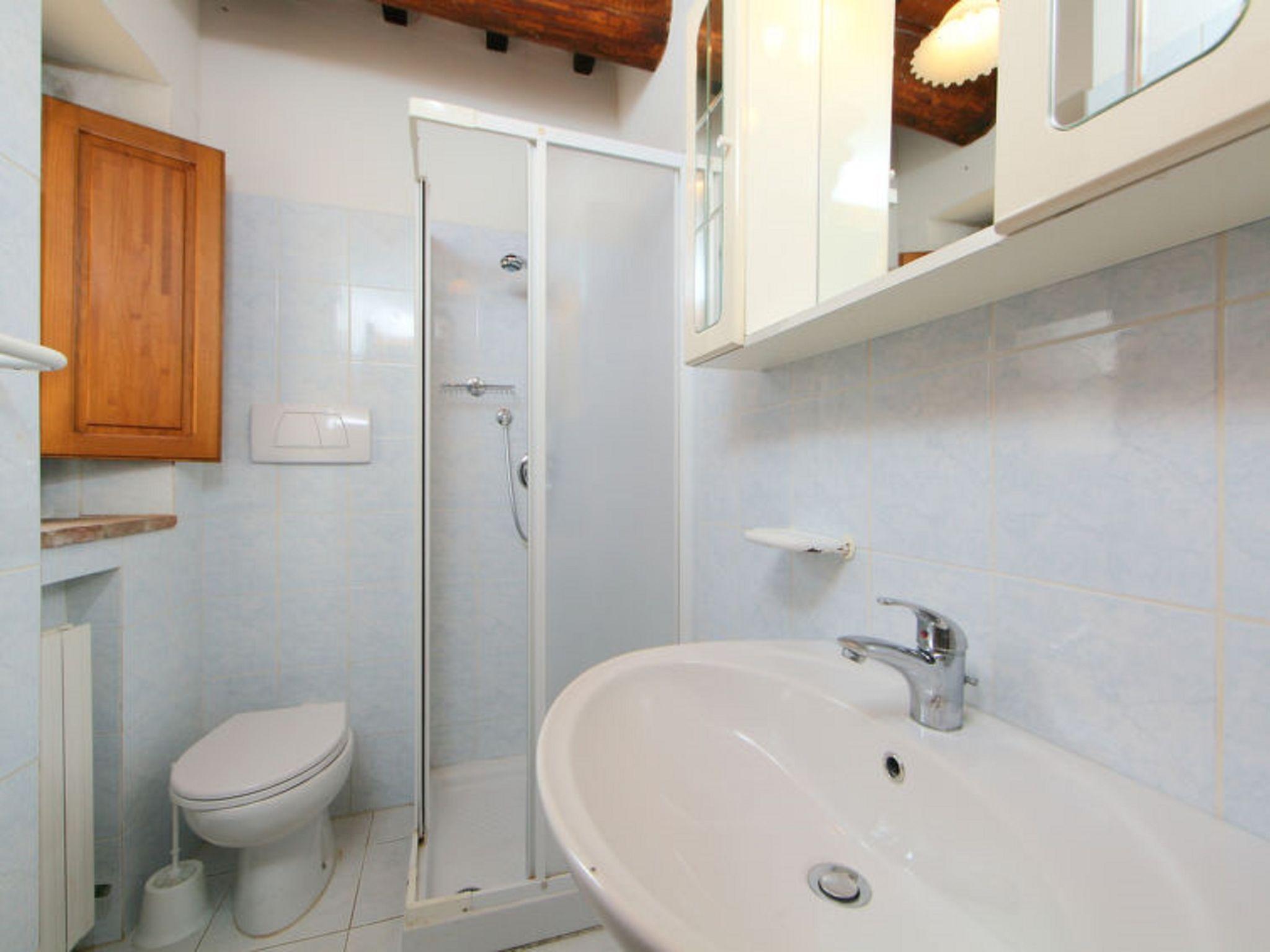 Foto 19 - Appartamento con 7 camere da letto a Gaiole in Chianti con piscina e giardino