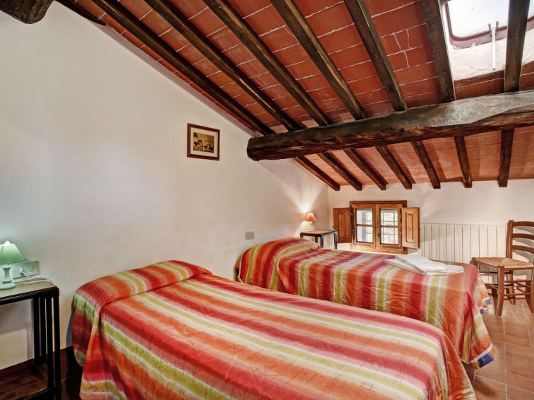 Photo 15 - 7 bedroom Apartment in Gaiole in Chianti with swimming pool and garden