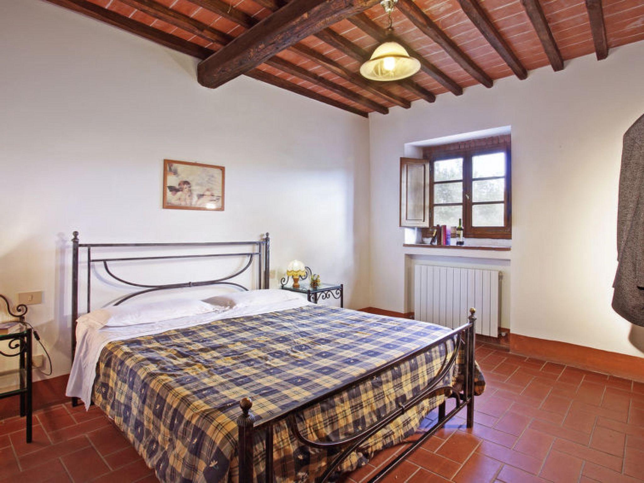 Foto 5 - Appartamento con 7 camere da letto a Gaiole in Chianti con piscina e giardino