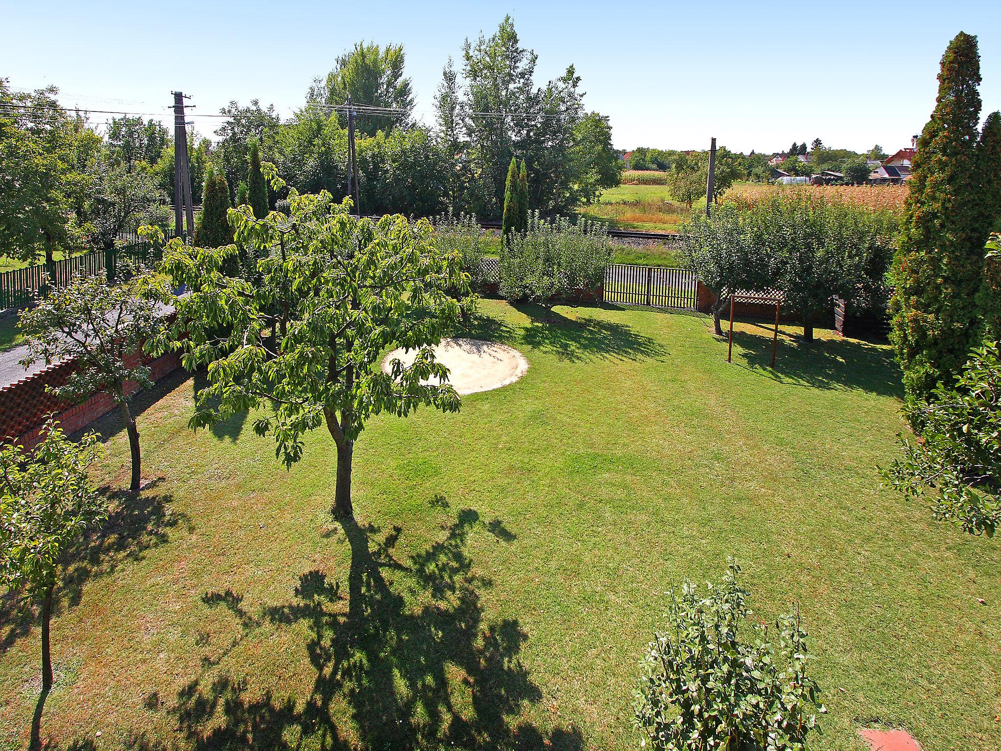 Photo 19 - Maison de 4 chambres à Balatonkeresztúr avec piscine privée et jardin