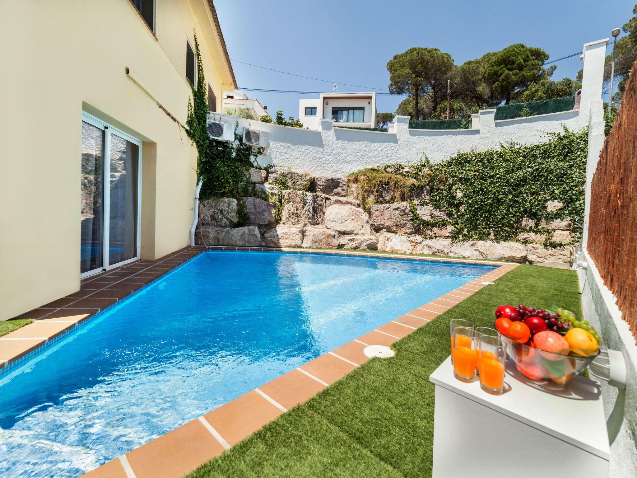 Foto 1 - Casa con 4 camere da letto a Lloret de Mar con piscina privata e vista mare