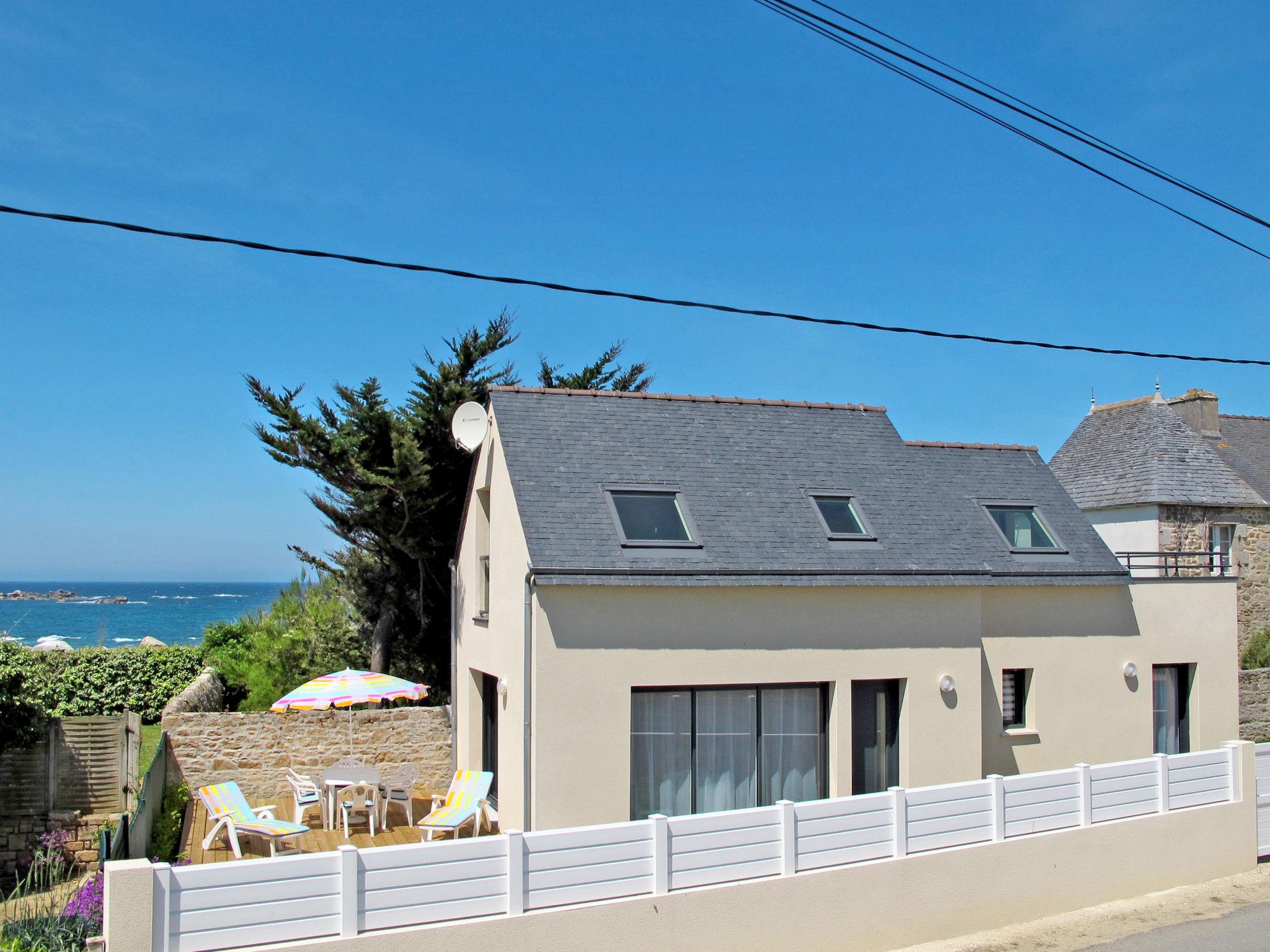 Foto 1 - Casa de 3 habitaciones en Plouescat con jardín y vistas al mar