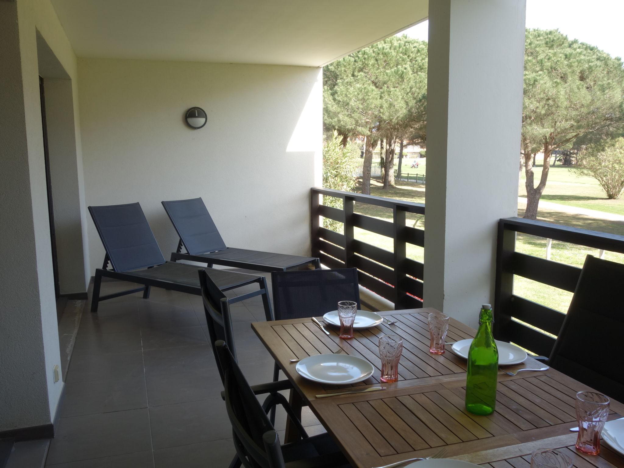 Foto 4 - Appartamento con 2 camere da letto a Saint-Cyprien con piscina e vista mare