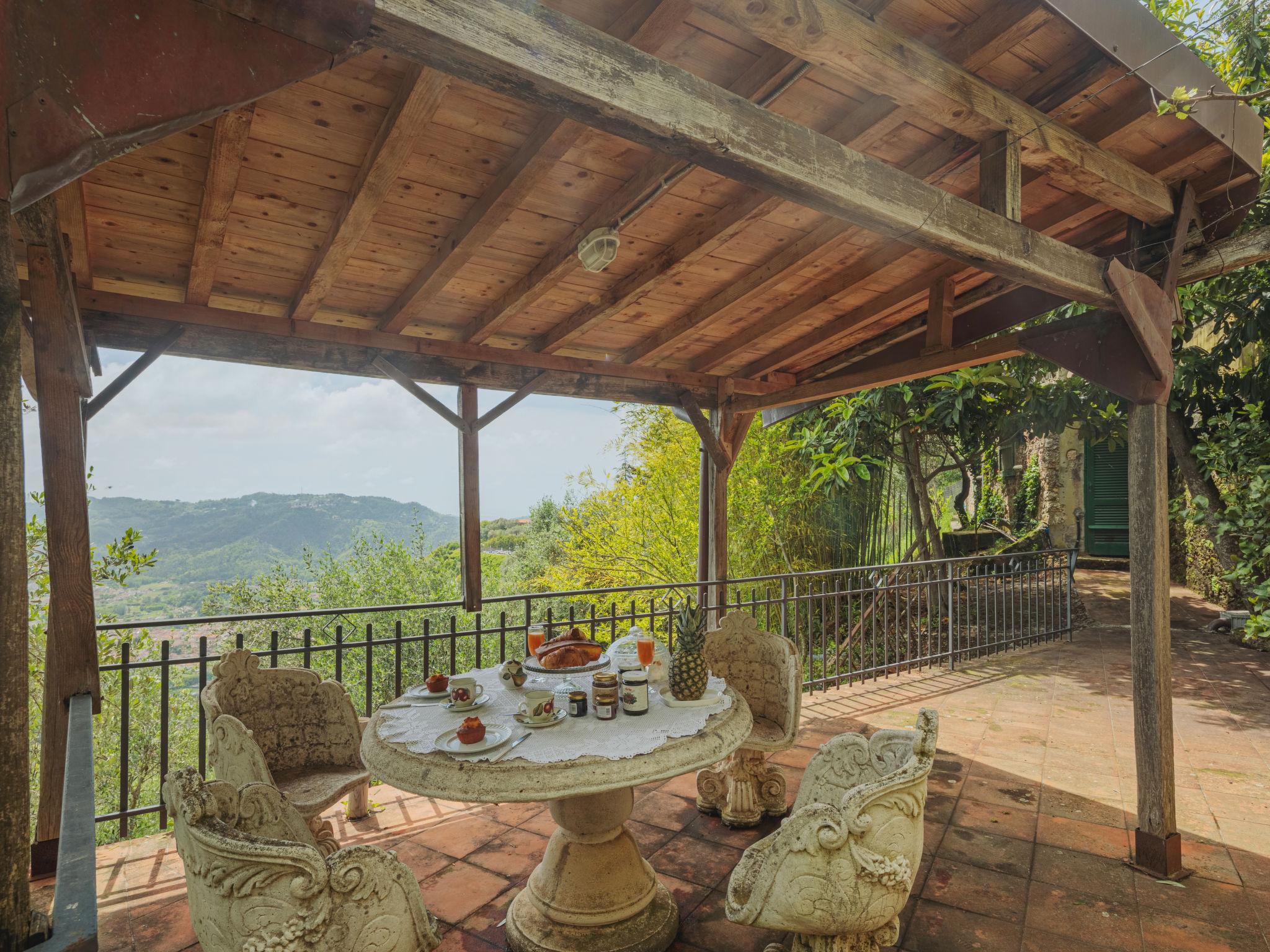 Foto 5 - Casa de 4 quartos em Camaiore com piscina privada e vistas do mar