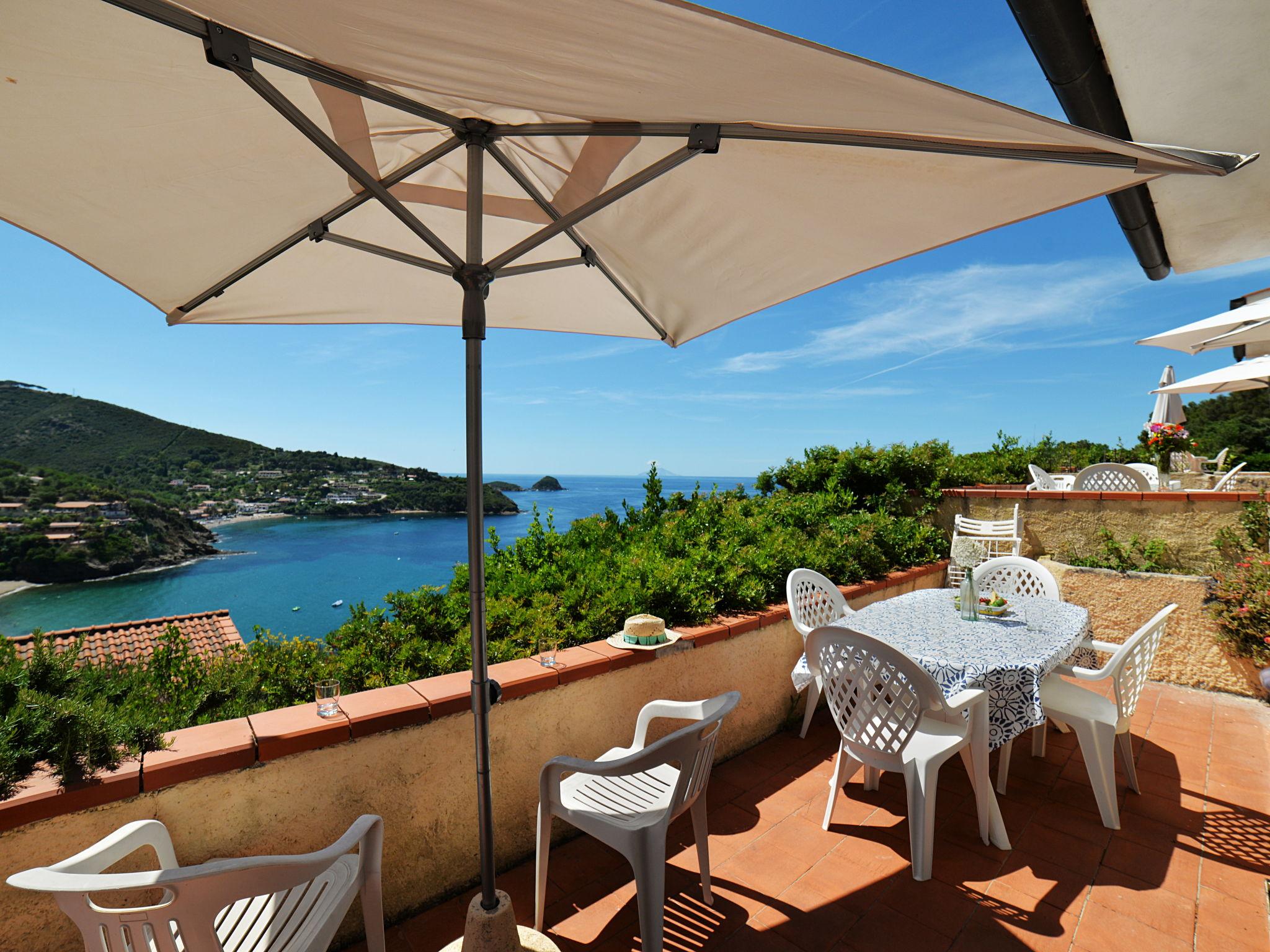 Photo 2 - Apartment in Capoliveri with garden and sea view