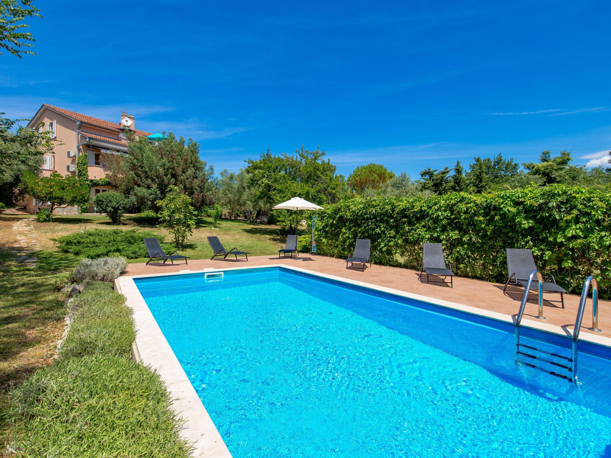 Photo 1 - Appartement de 2 chambres à Krk avec piscine et vues à la mer