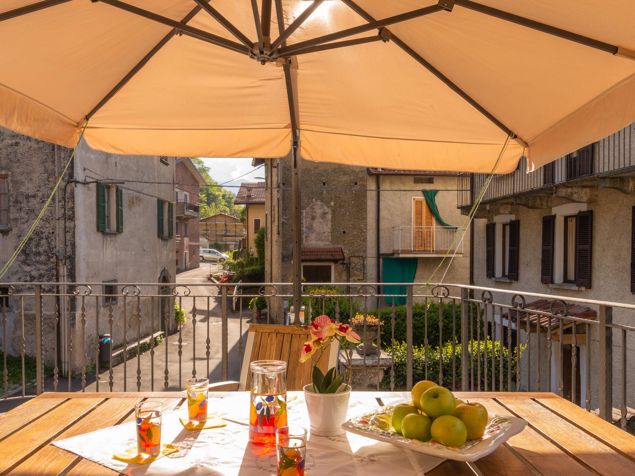 Photo 15 - Maison de 1 chambre à Perledo avec terrasse et vues sur la montagne