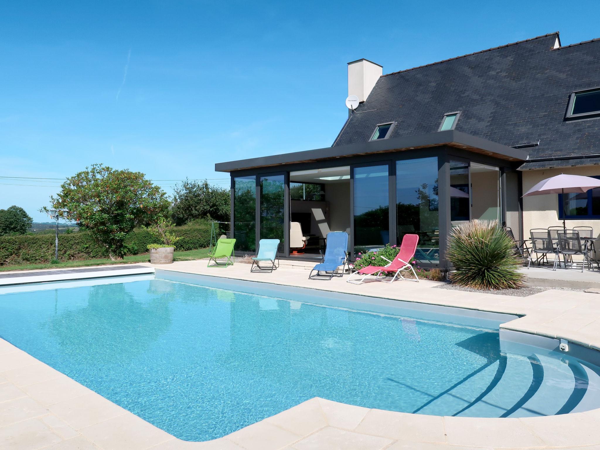 Foto 17 - Casa de 3 quartos em Cast com piscina privada e jardim