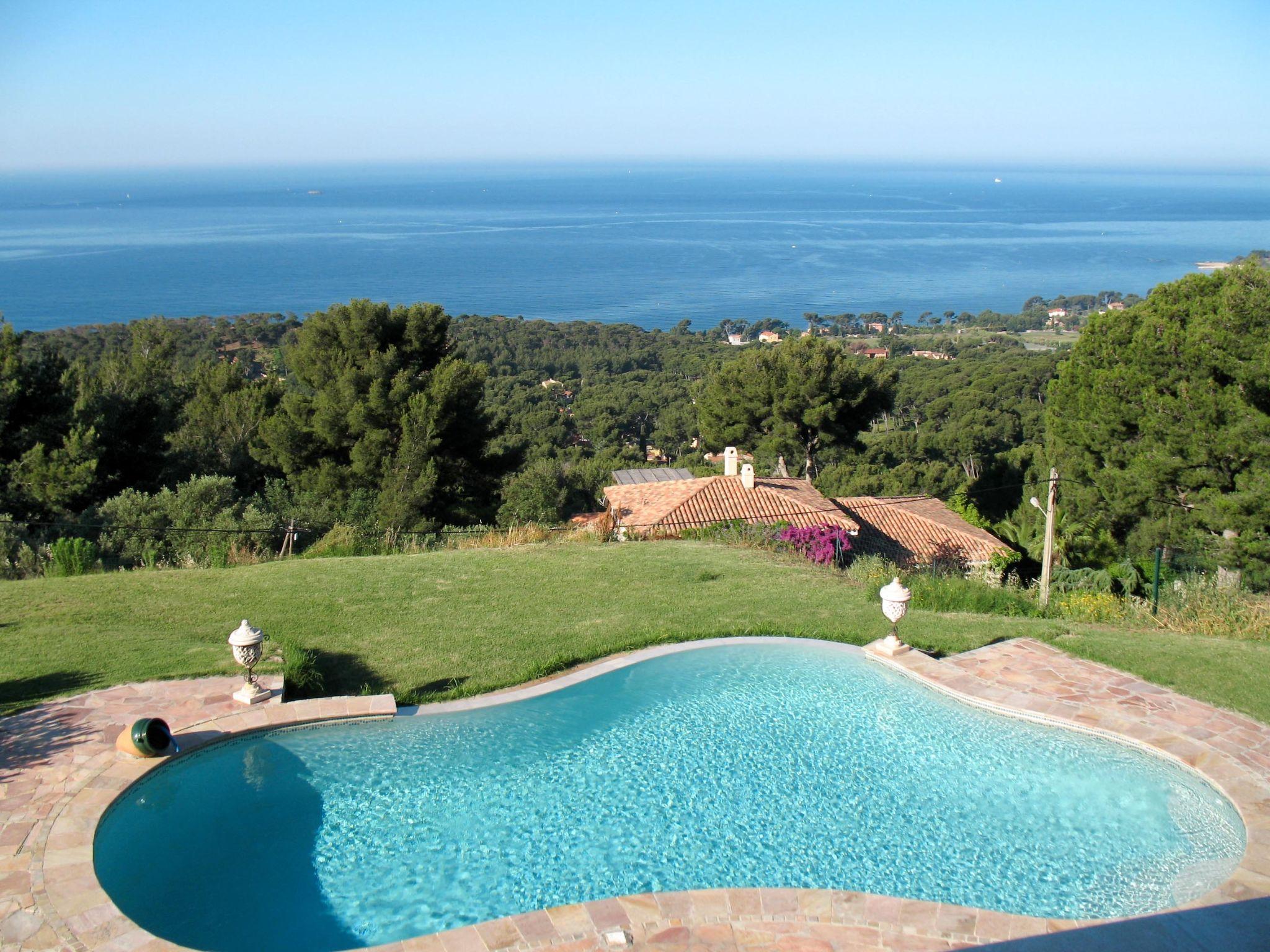 Foto 2 - Casa de 5 quartos em Carqueiranne com piscina privada e vistas do mar