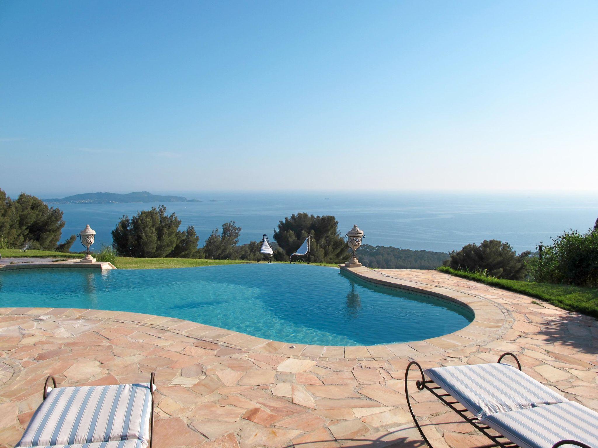 Photo 21 - 5 bedroom House in Carqueiranne with private pool and sea view