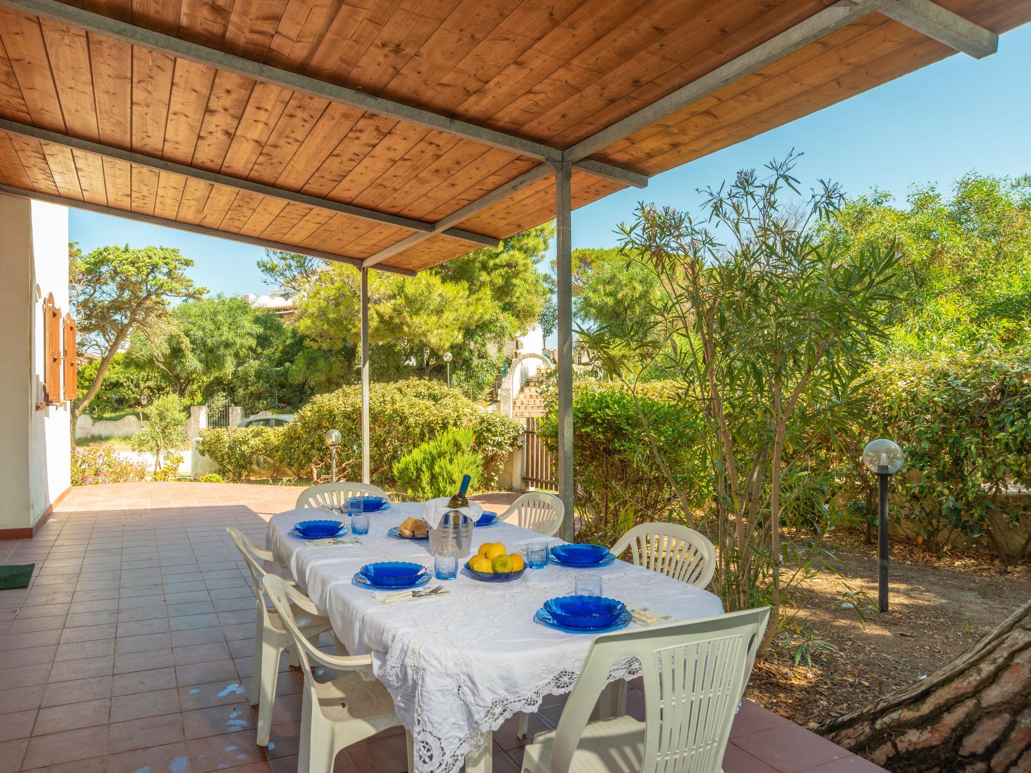 Photo 3 - Appartement de 4 chambres à Valledoria avec jardin et vues à la mer