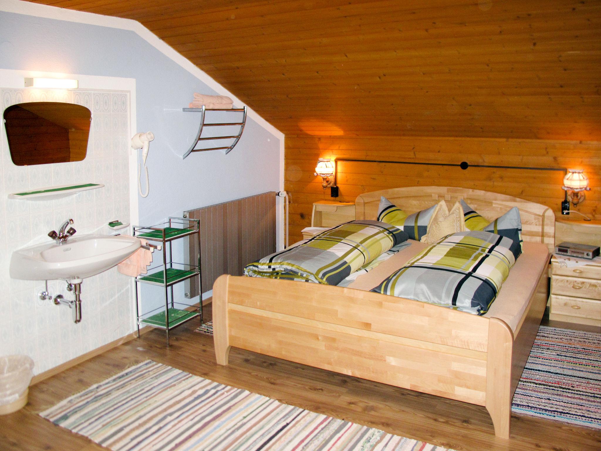 Foto 4 - Appartamento con 2 camere da letto a Mayrhofen con vista sulle montagne