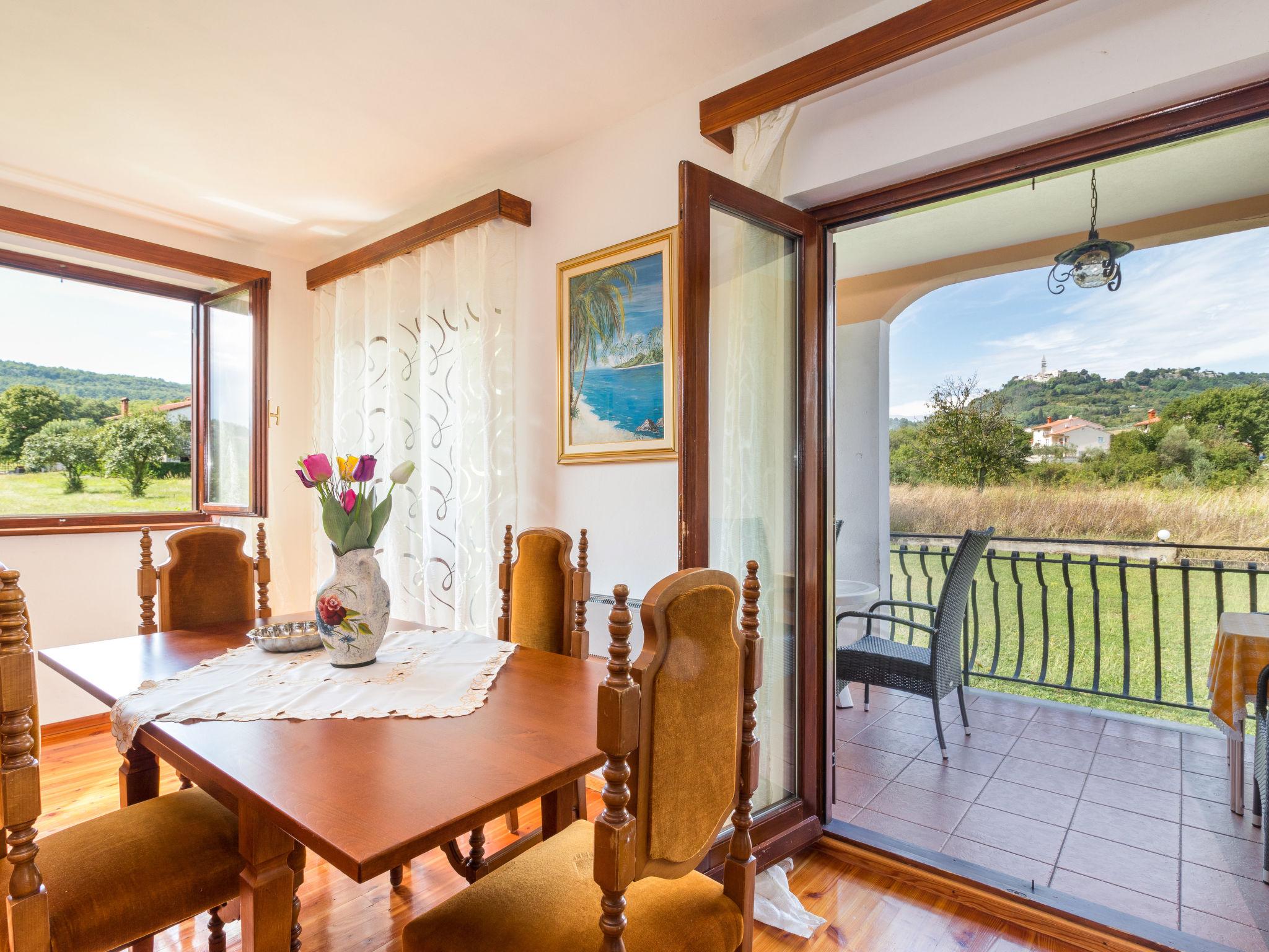 Photo 17 - Maison de 5 chambres à Pićan avec piscine privée et terrasse