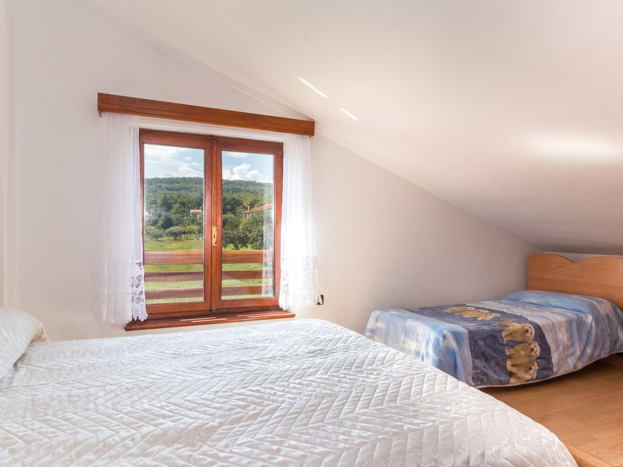 Foto 31 - Casa con 5 camere da letto a Pićan con piscina privata e terrazza