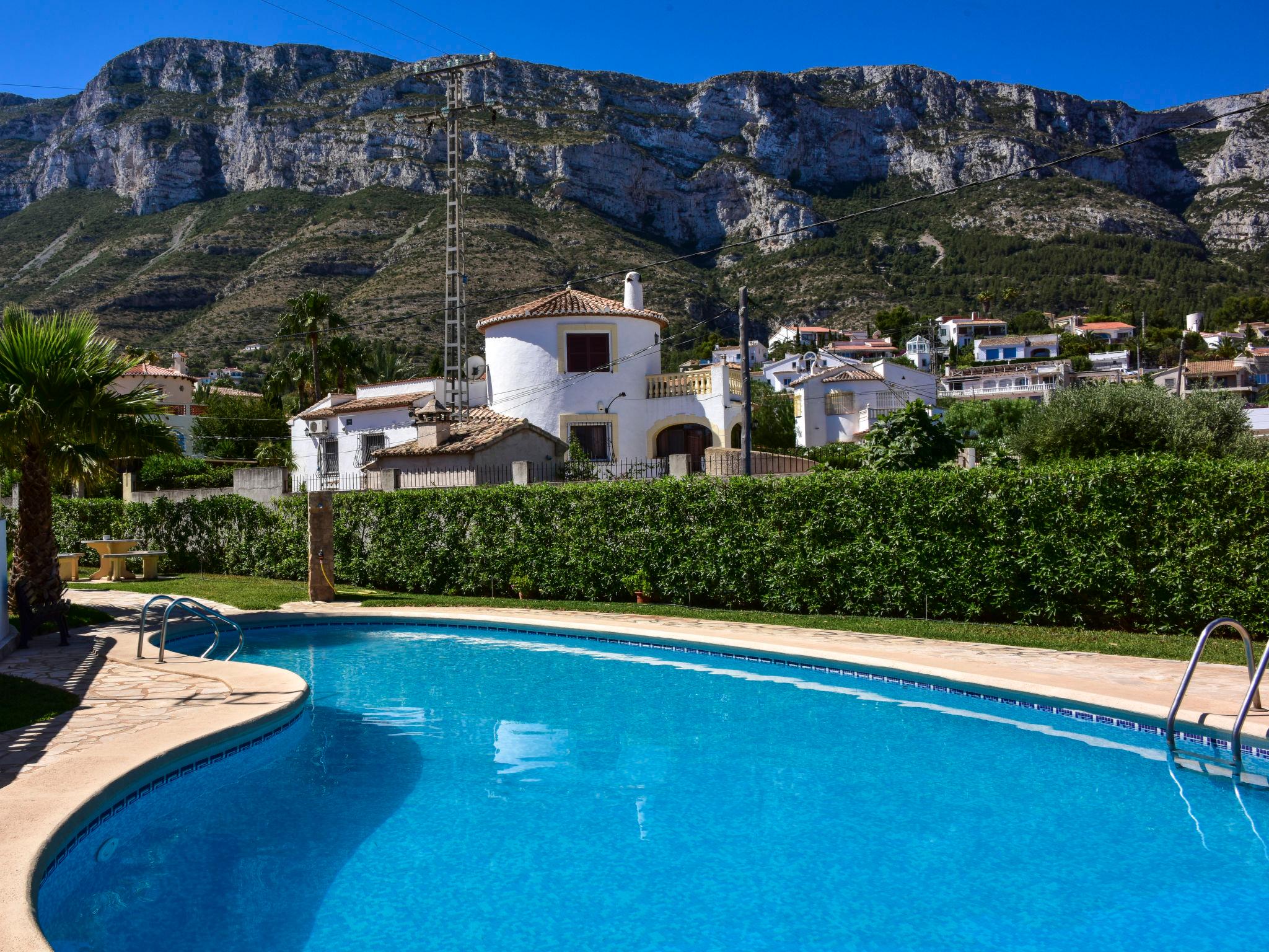 Foto 1 - Casa de 2 quartos em Dénia com piscina e vistas do mar