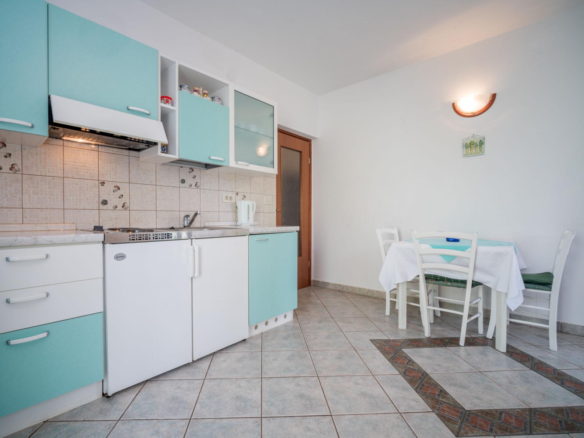 Foto 6 - Apartamento de 1 habitación en Crikvenica con piscina y jardín