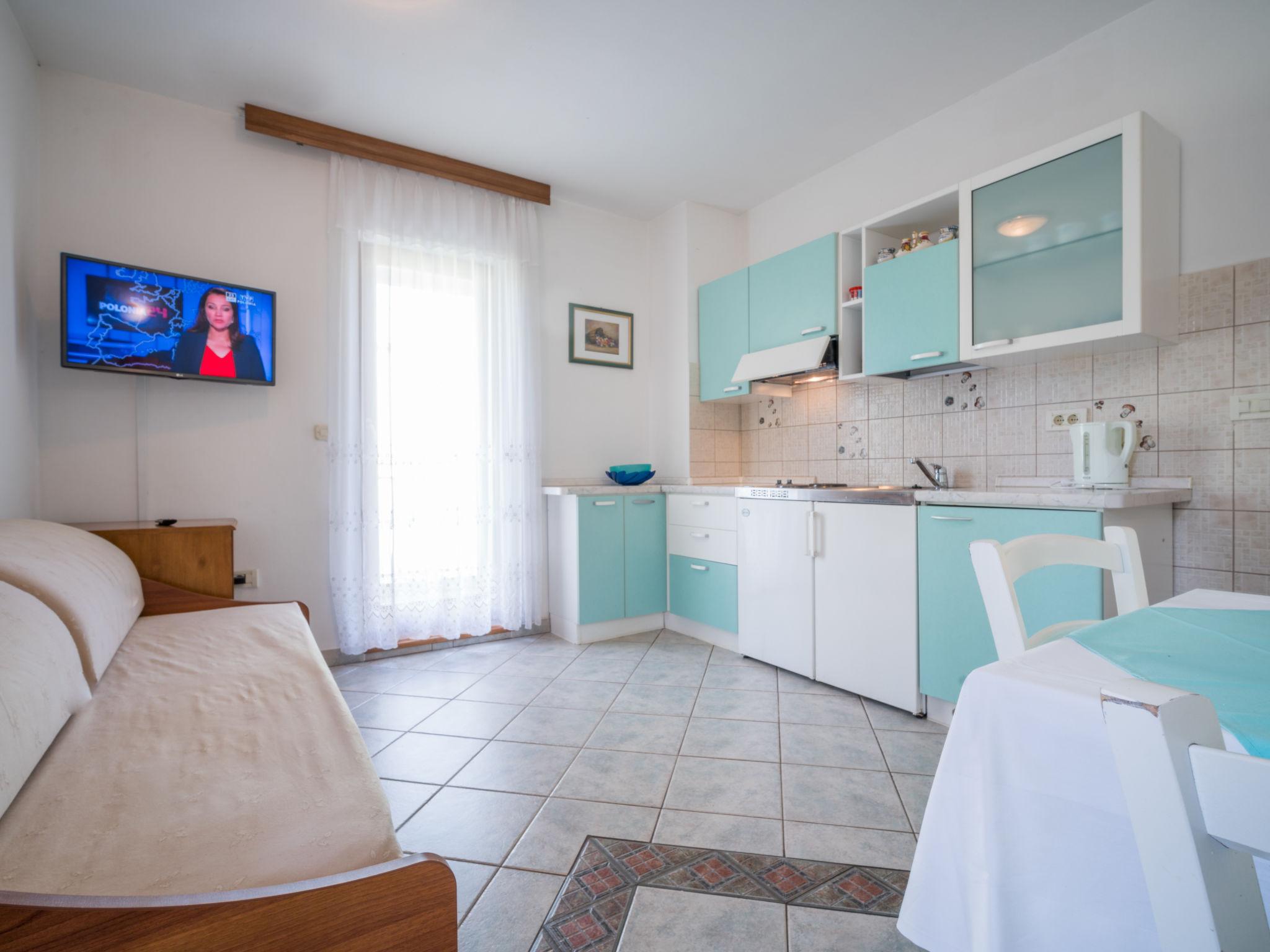 Foto 2 - Appartamento con 1 camera da letto a Crikvenica con piscina e vista mare