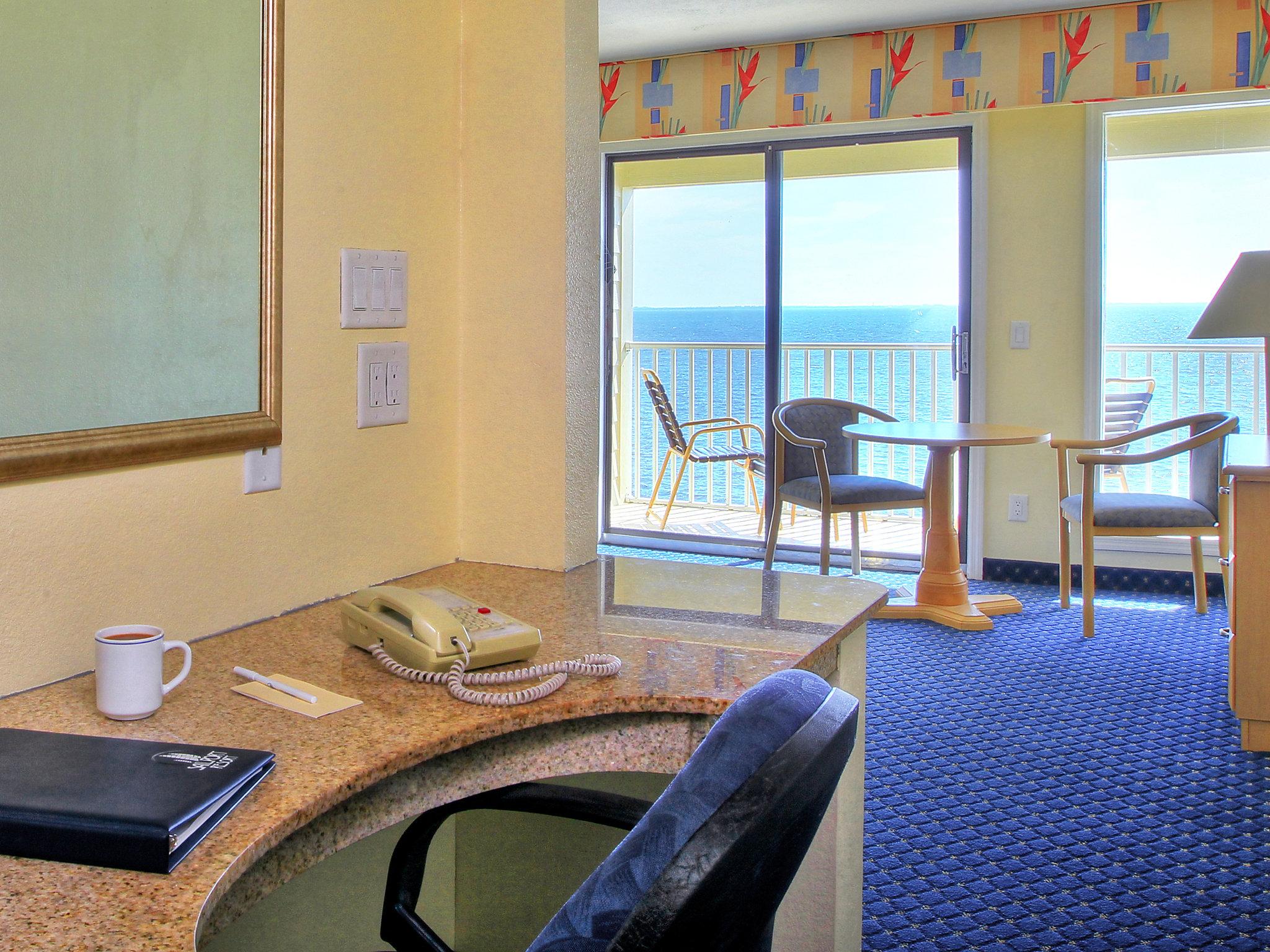 Foto 13 - Apartamento de 1 habitación en Tampa con piscina y vistas al mar