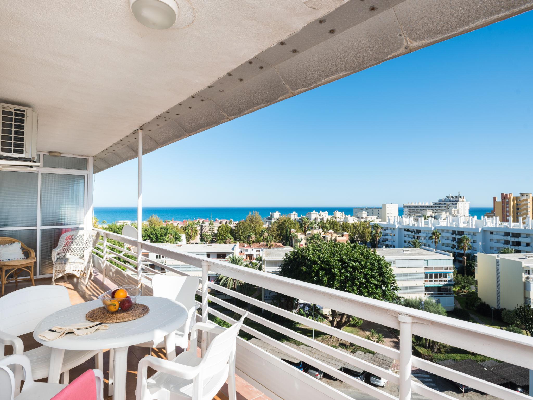 Foto 1 - Apartamento de 2 quartos em Torremolinos com jardim e vistas do mar
