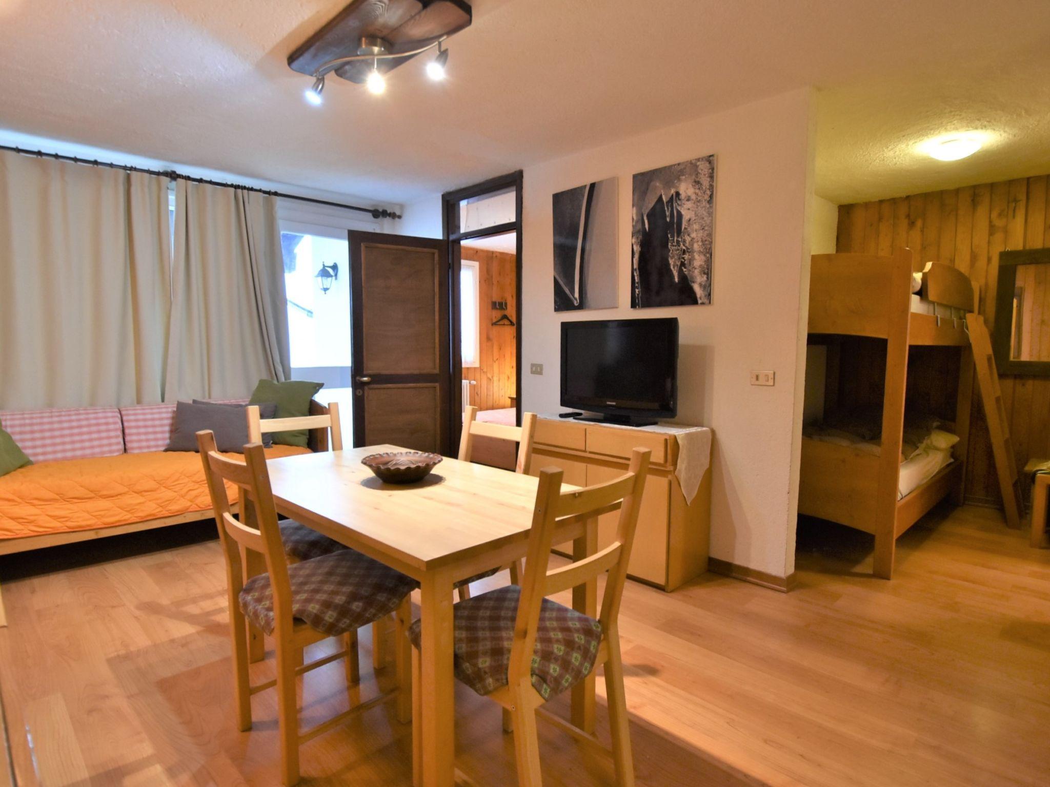 Photo 6 - Appartement de 1 chambre à Pinzolo avec jardin et vues sur la montagne