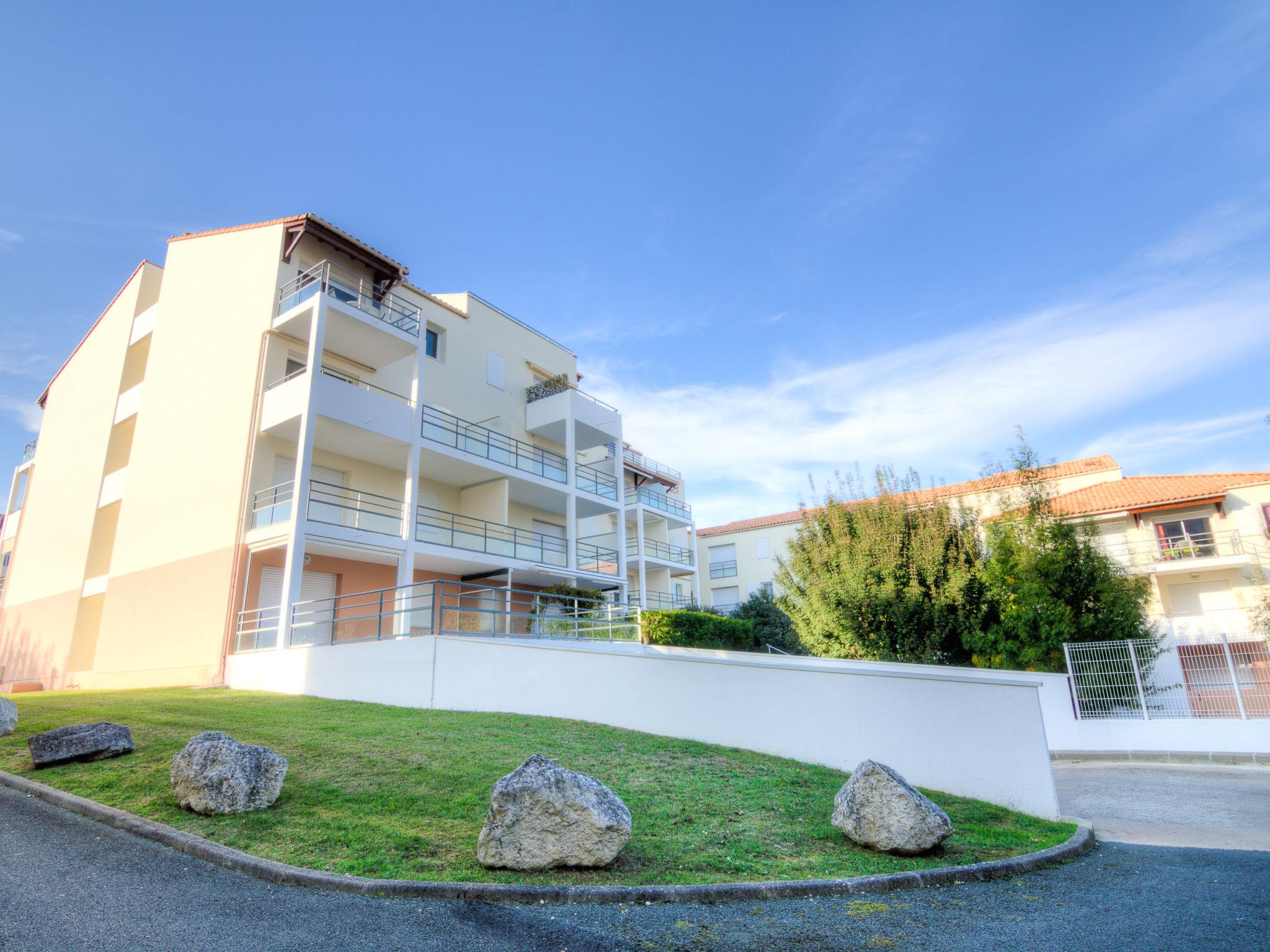 Foto 7 - Apartamento de 2 quartos em Vaux-sur-Mer com piscina e jardim