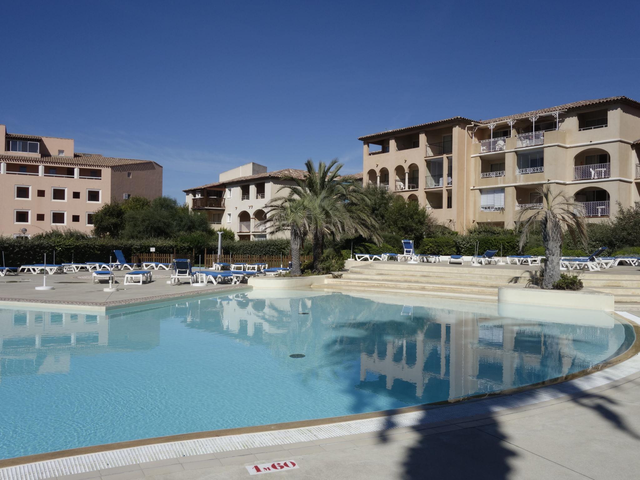 Foto 8 - Apartamento de 2 quartos em Six-Fours-les-Plages com piscina e terraço