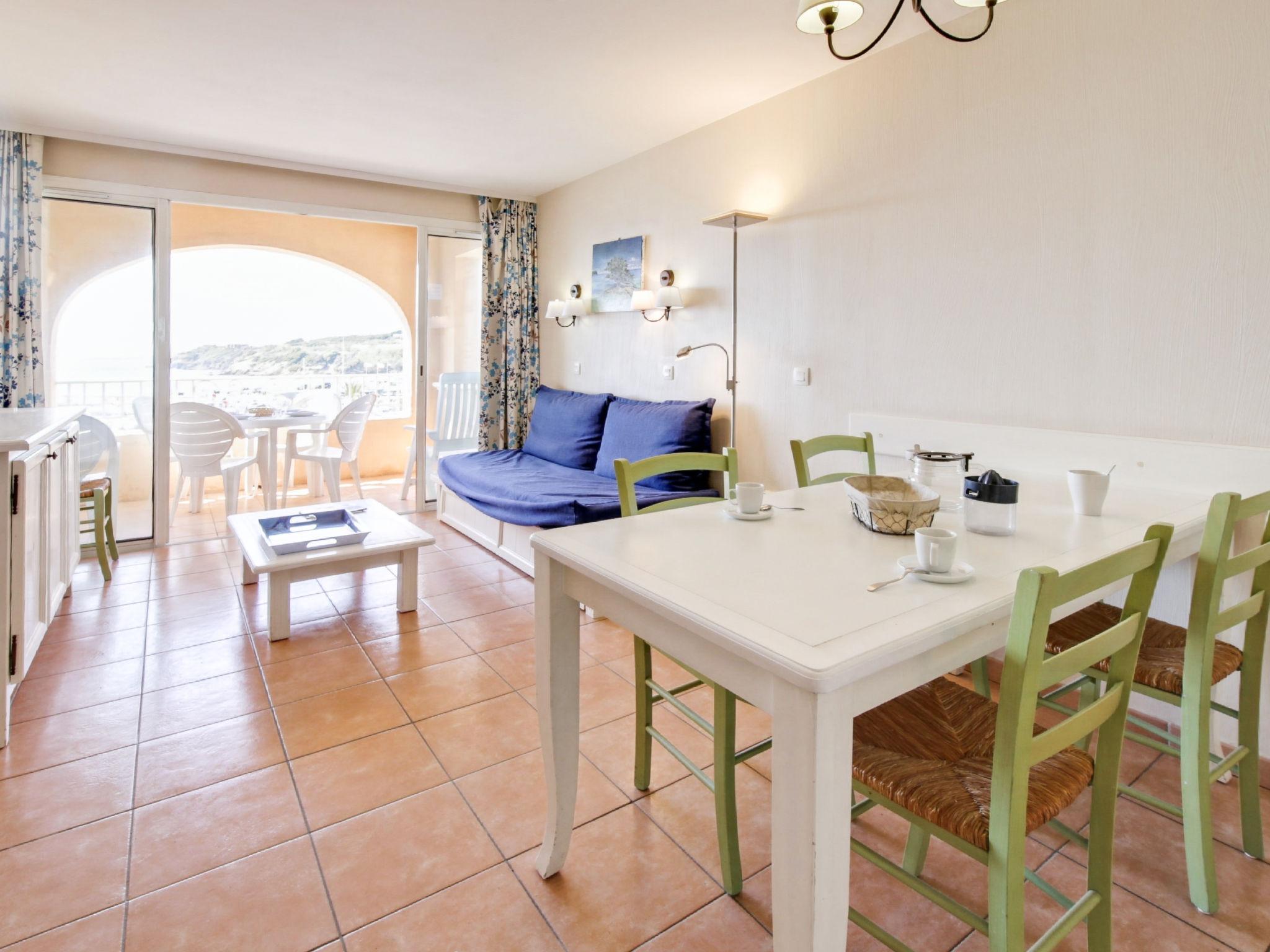 Photo 11 - 2 bedroom Apartment in Six-Fours-les-Plages with swimming pool and sea view