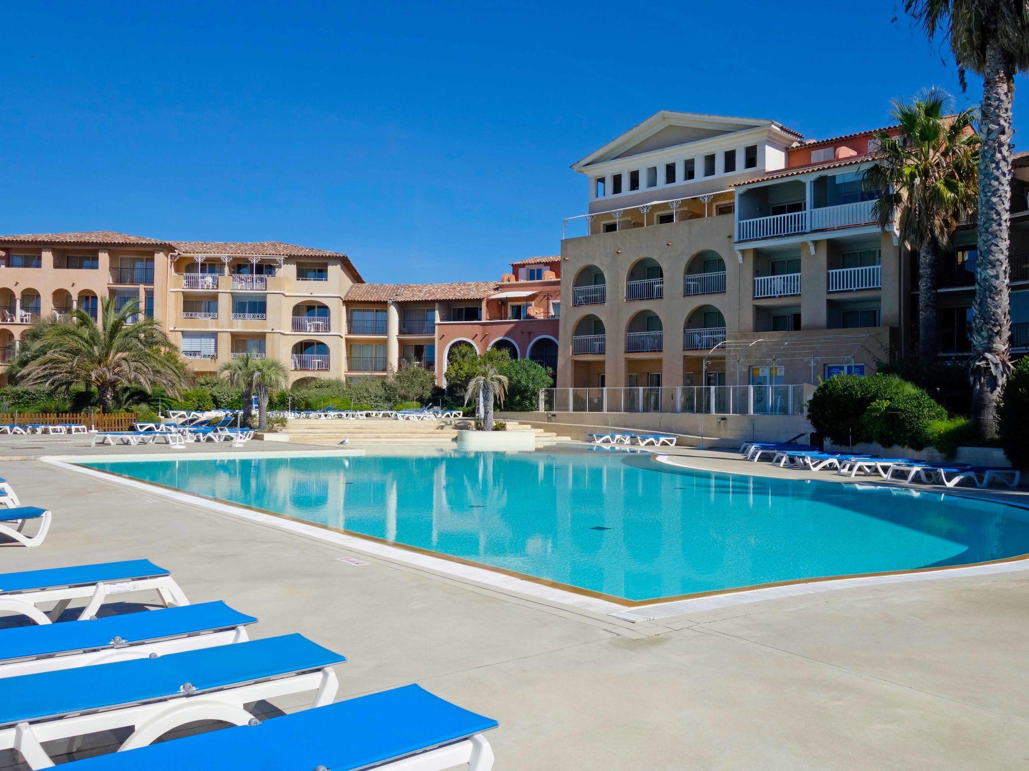 Photo 7 - Appartement de 2 chambres à Six-Fours-les-Plages avec piscine et terrasse