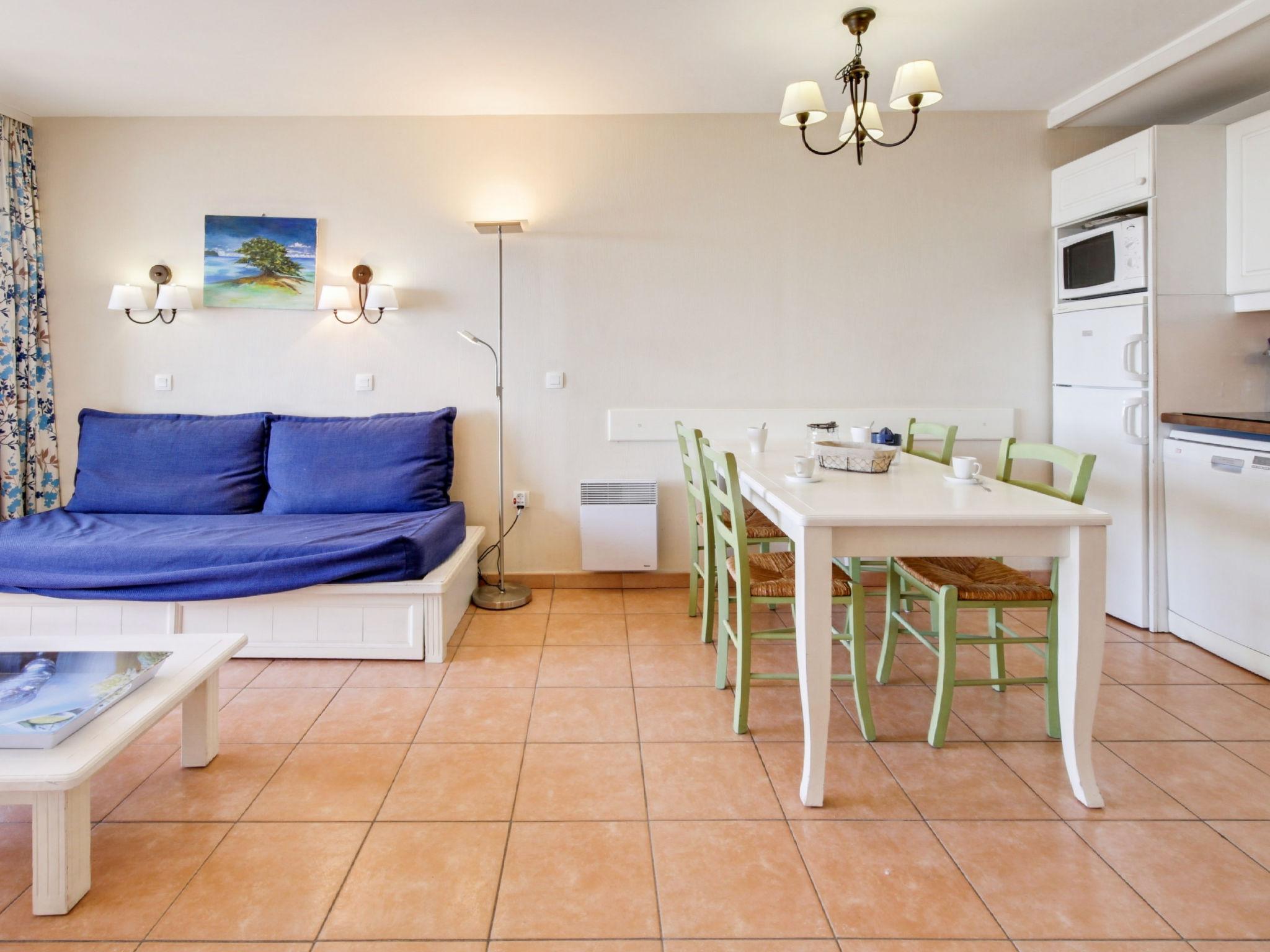 Photo 10 - 2 bedroom Apartment in Six-Fours-les-Plages with swimming pool and terrace